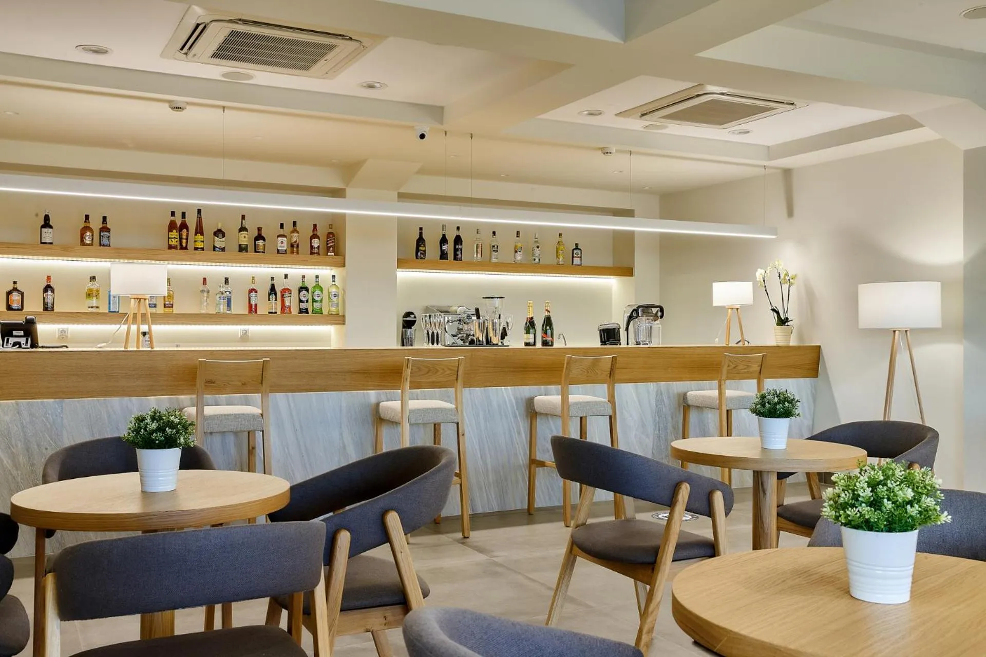 Lounge or bar in Enorme Santanna Beach