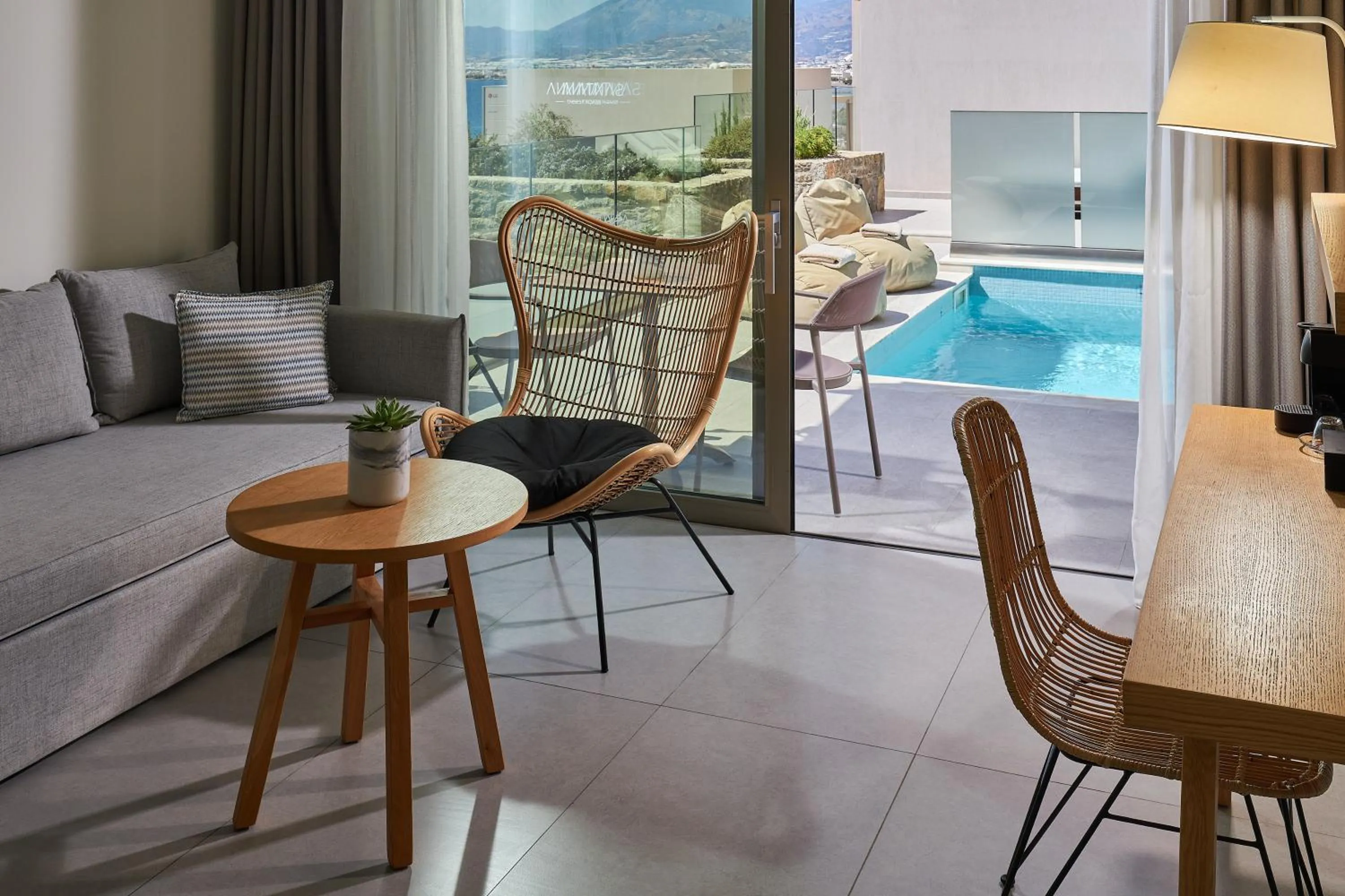 Living room in Enorme Santanna Beach