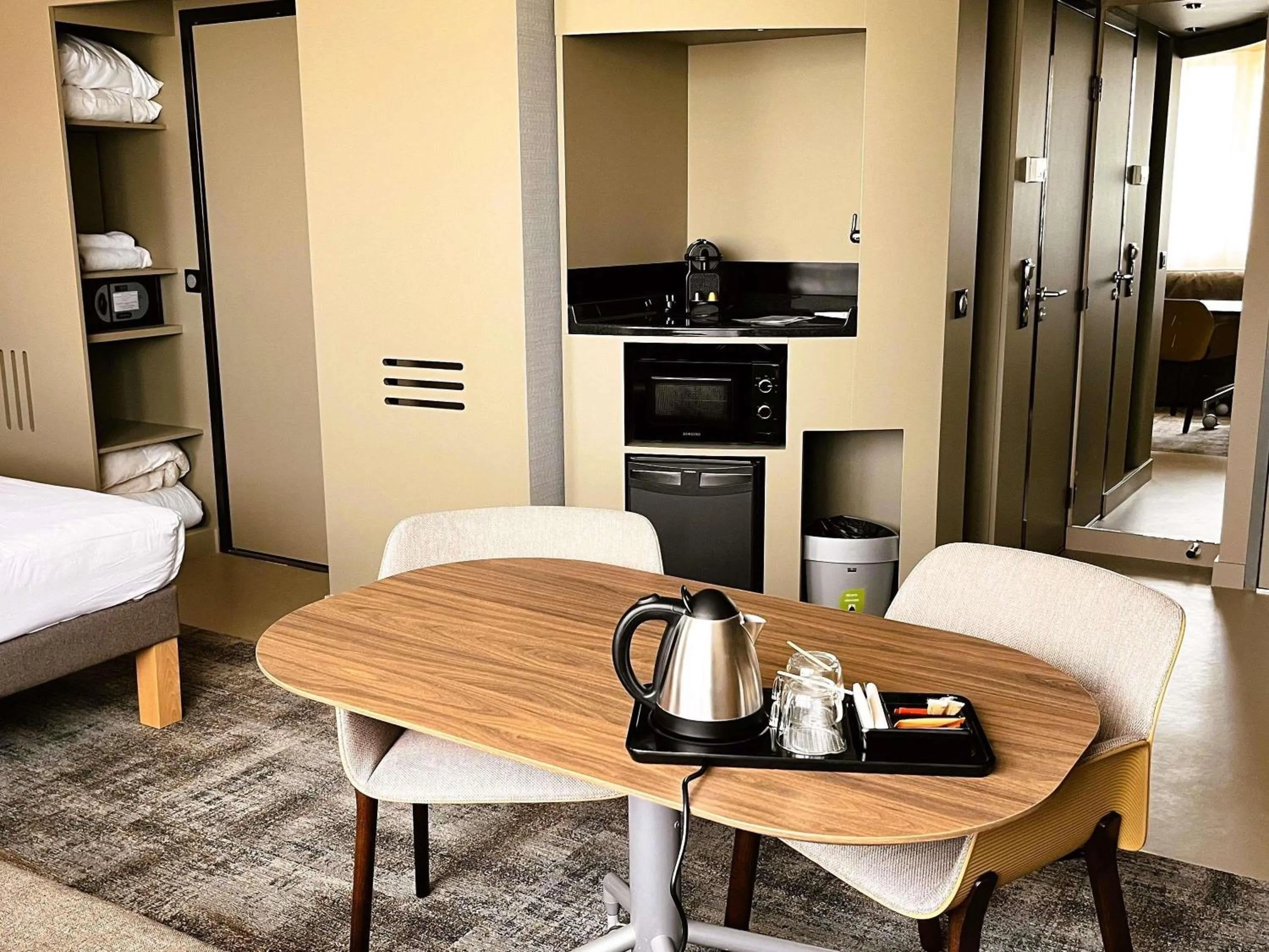 Property building, Bed in Novotel Suites Clermont Ferrand Polydome