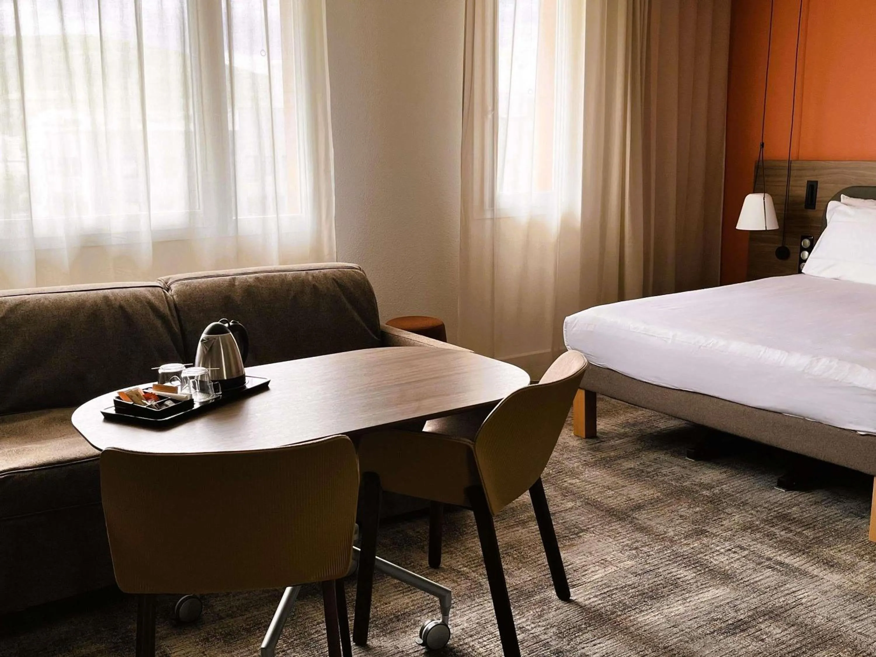 Property building, Bed in Novotel Suites Clermont Ferrand Polydome