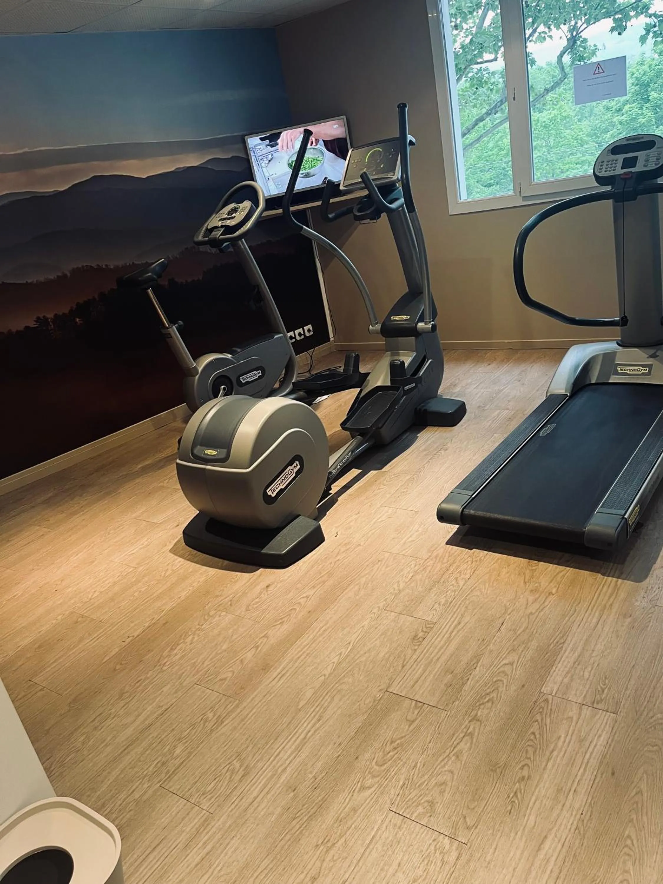 Fitness centre/facilities in Novotel Suites Clermont Ferrand Polydome