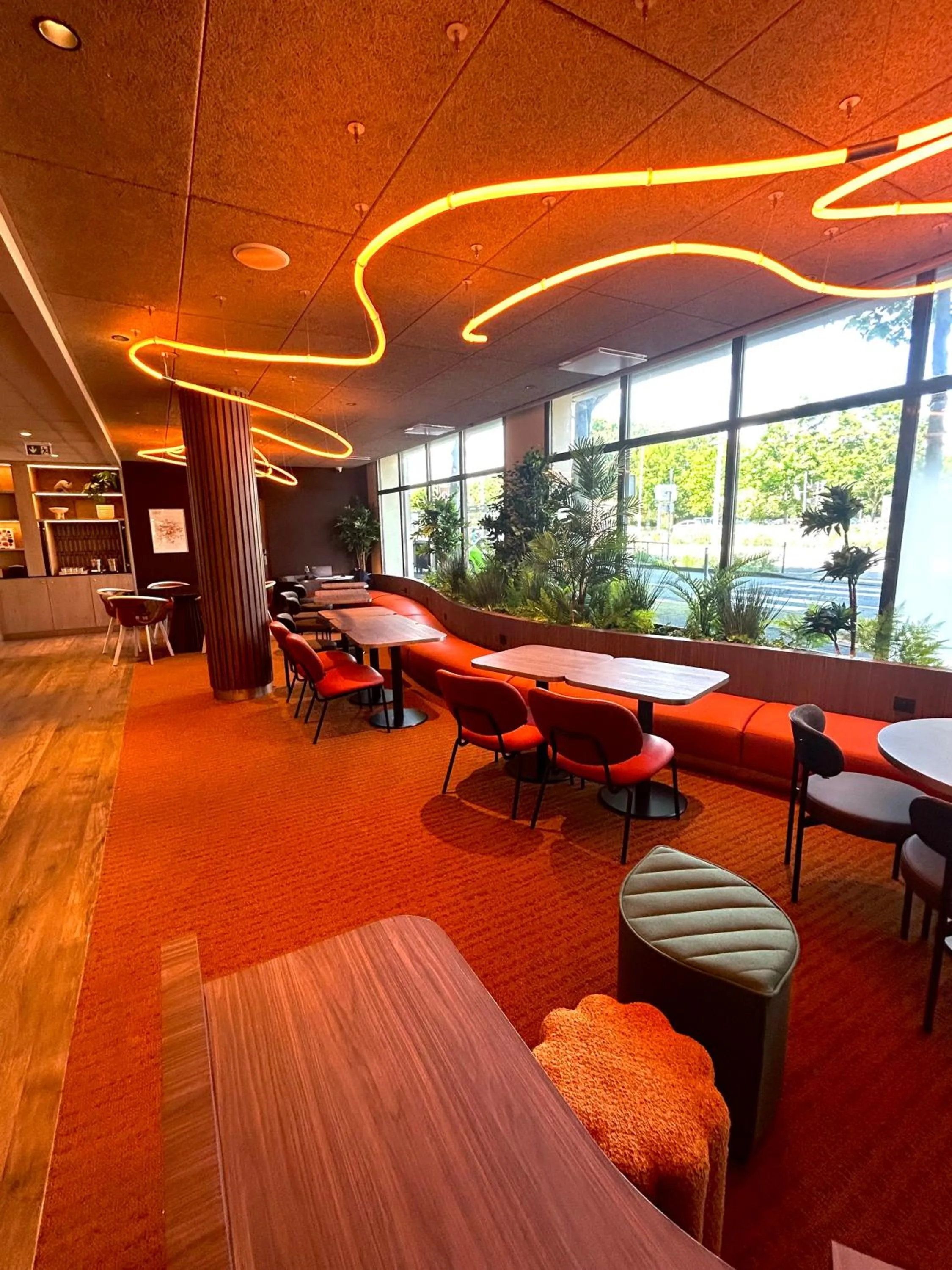 Seating area in Novotel Suites Clermont Ferrand Polydome