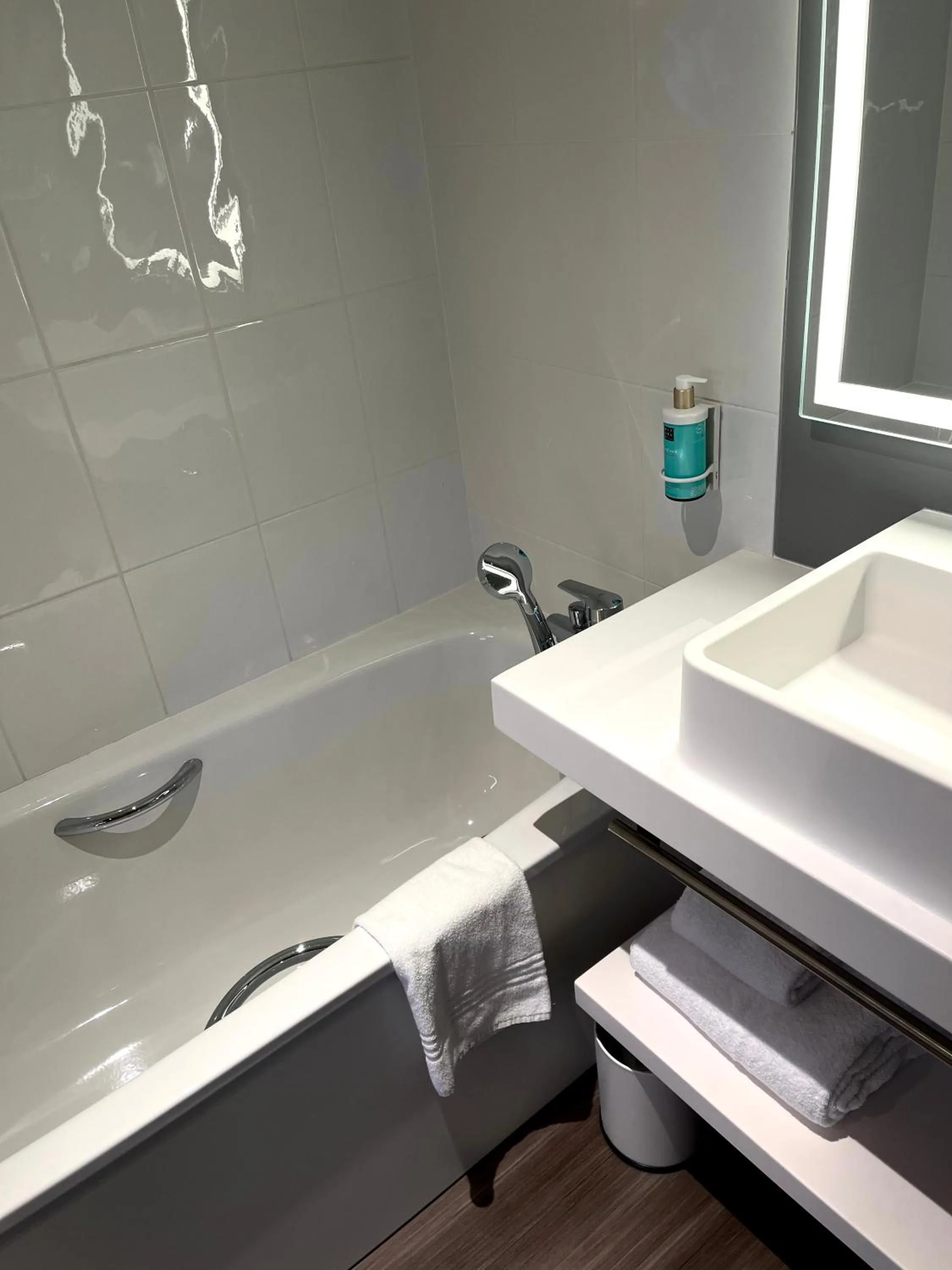 Bathroom in Novotel Suites Clermont Ferrand Polydome