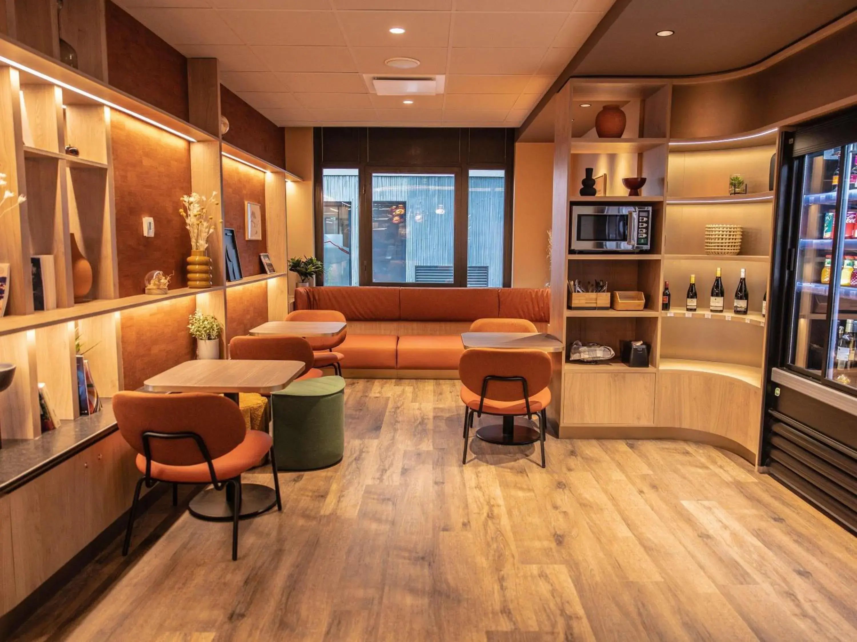 Lounge or bar in Novotel Suites Clermont Ferrand Polydome Lounge or bar in Novotel Suites Clermont Ferrand Polydome