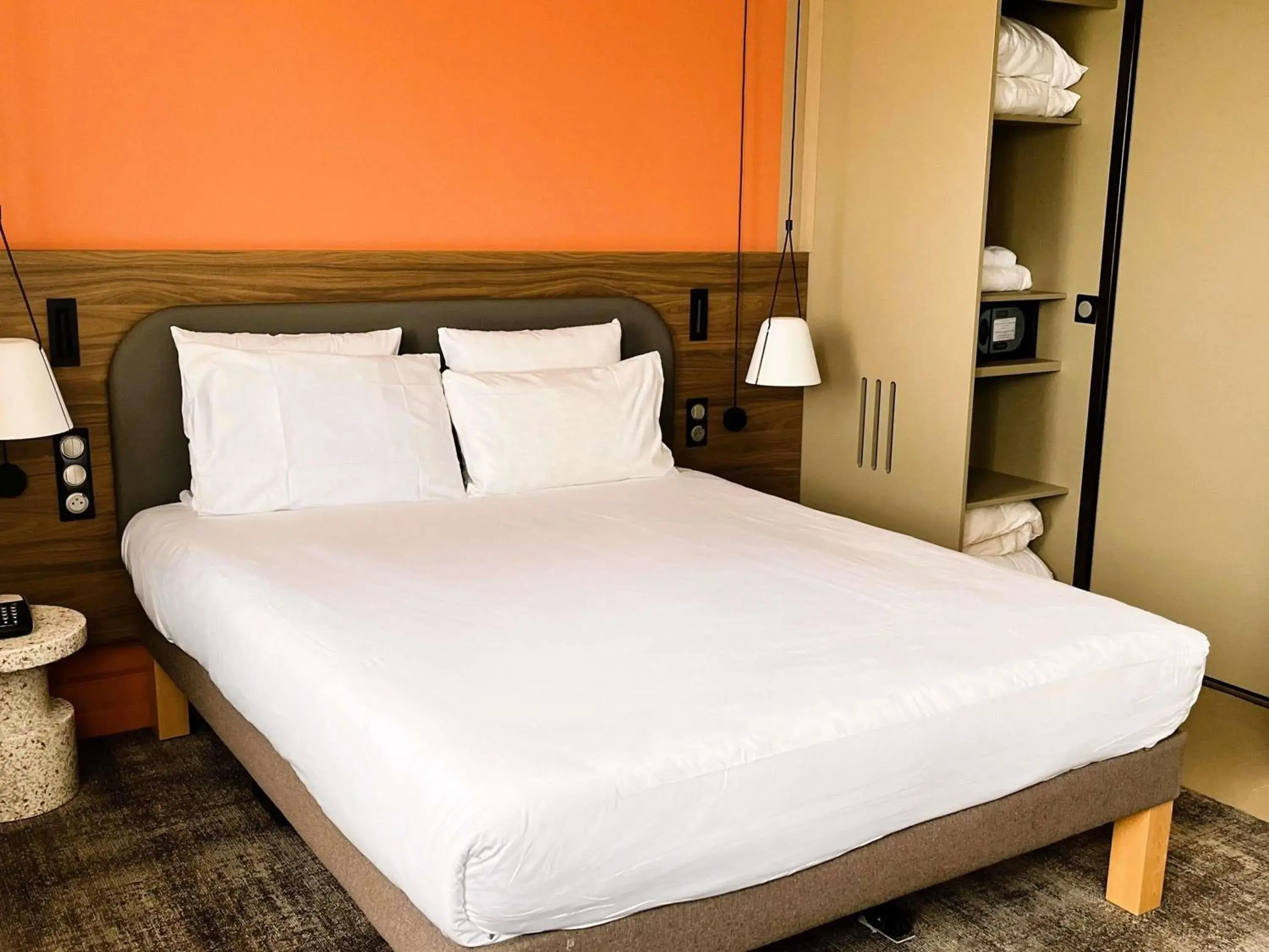 Bedroom, Bed in Novotel Suites Clermont Ferrand Polydome Bedroom, Bed in Novotel Suites Clermont Ferrand Polydome