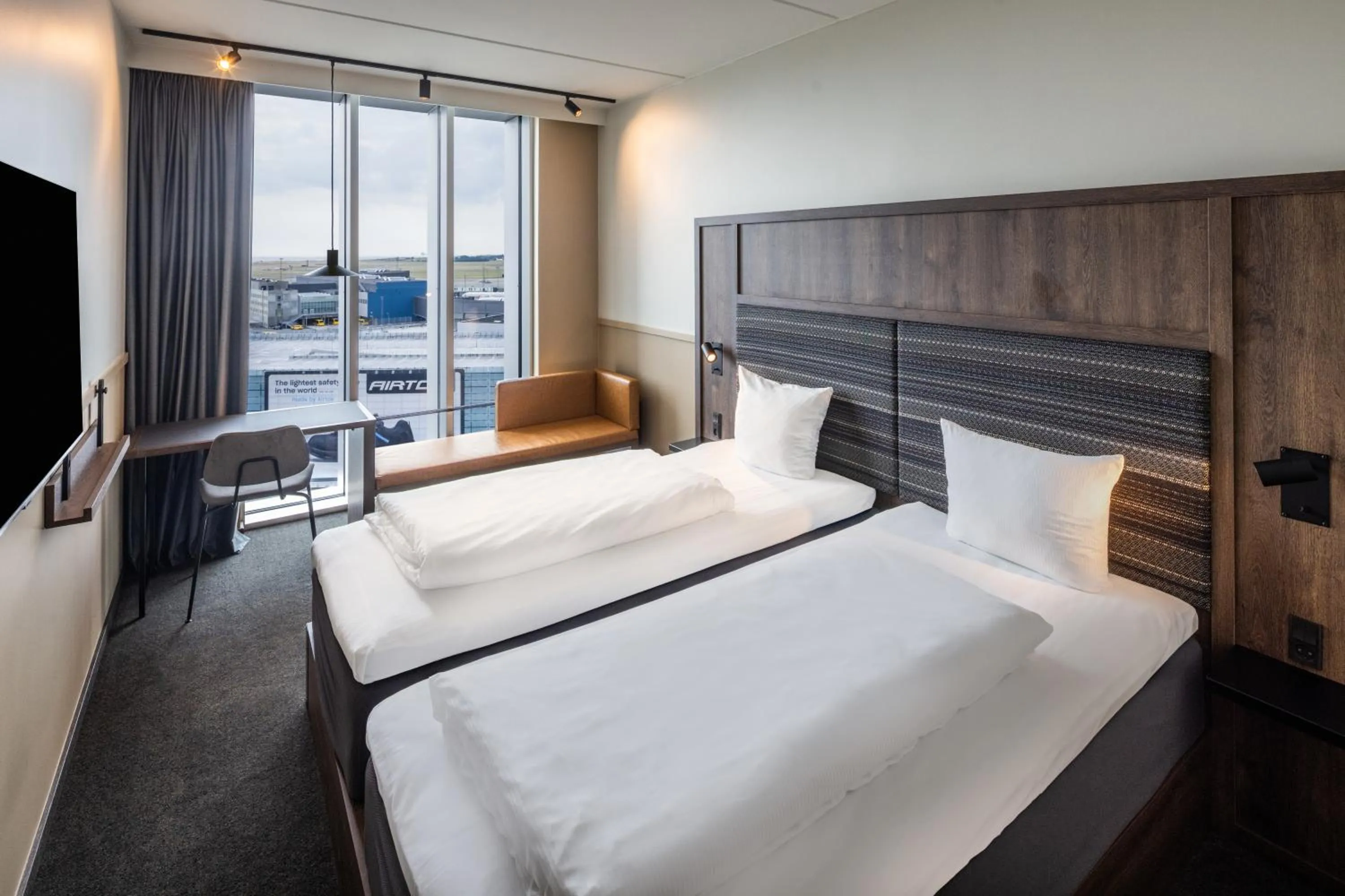 Photo of the whole room, Bed in Comfort Hotel Copenhagen Airport