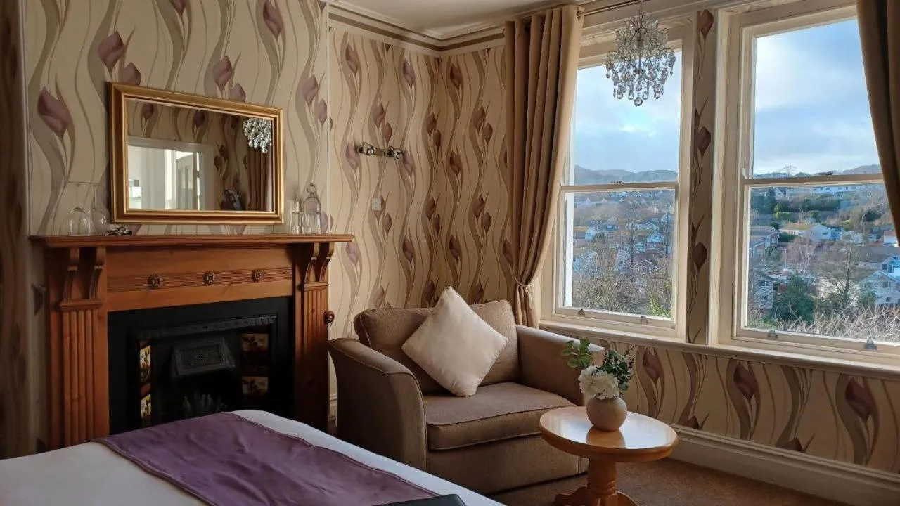 Bedroom, Bed in Glan Heulog