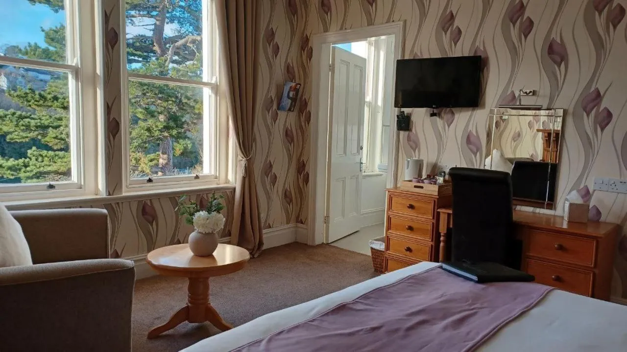 Bedroom, Bed in Glan Heulog