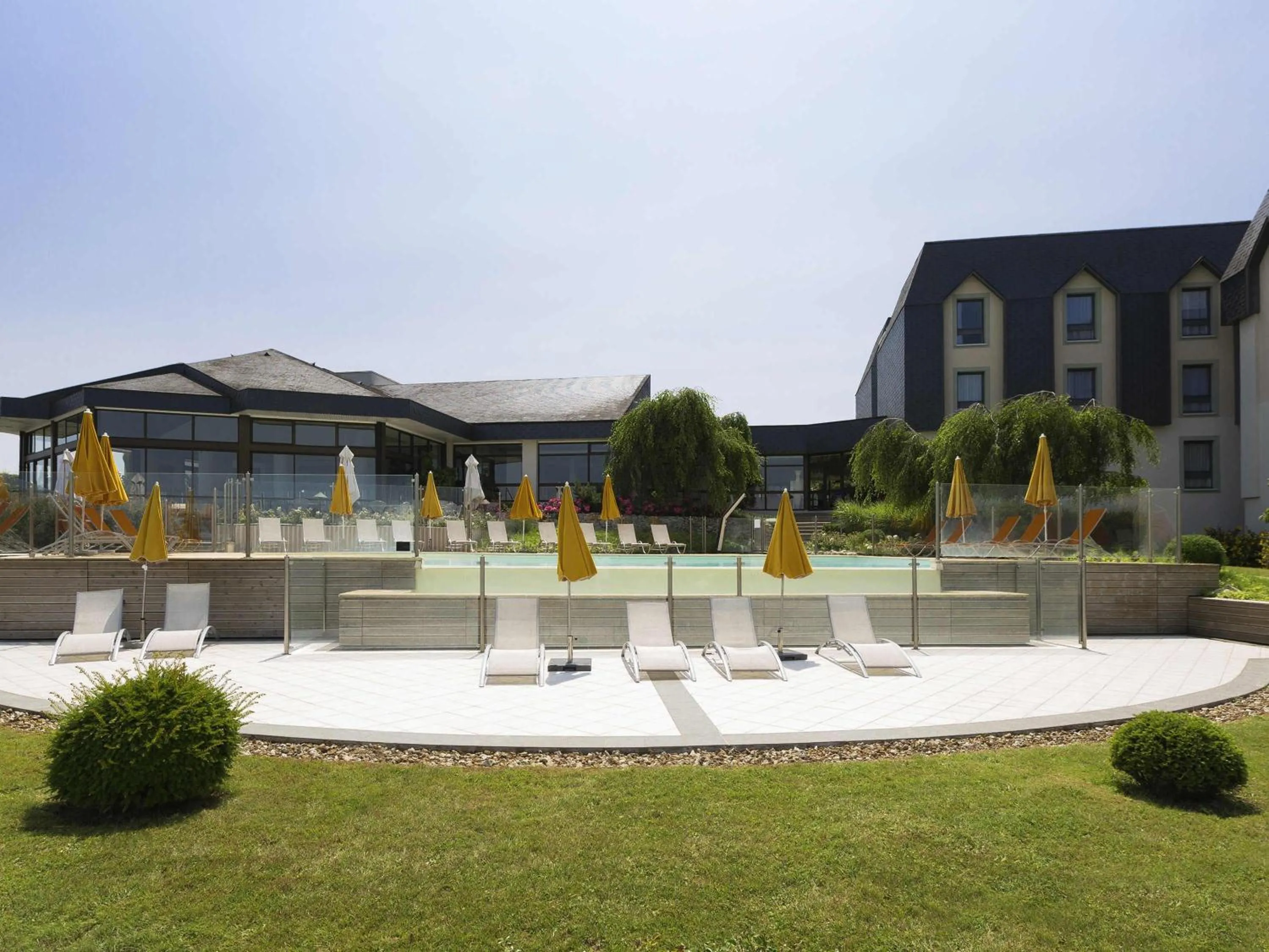 Pool view in Novotel Amboise