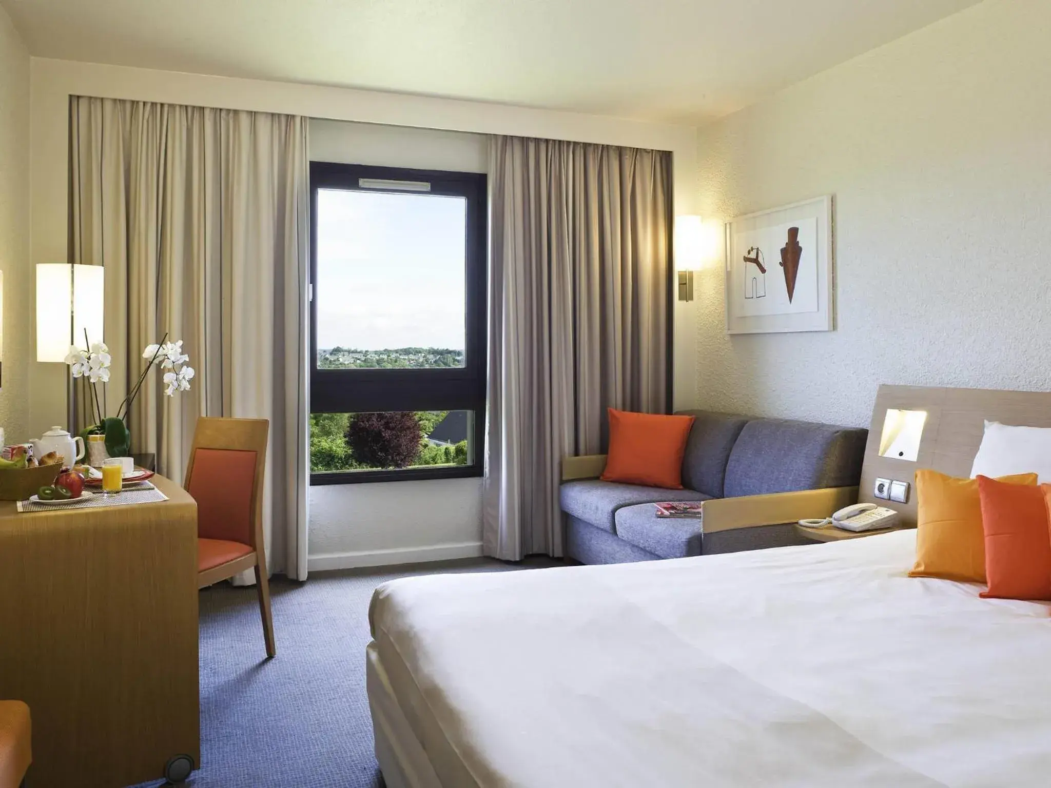 Bedroom, Bed in Novotel Amboise Bedroom, Bed in Novotel Amboise