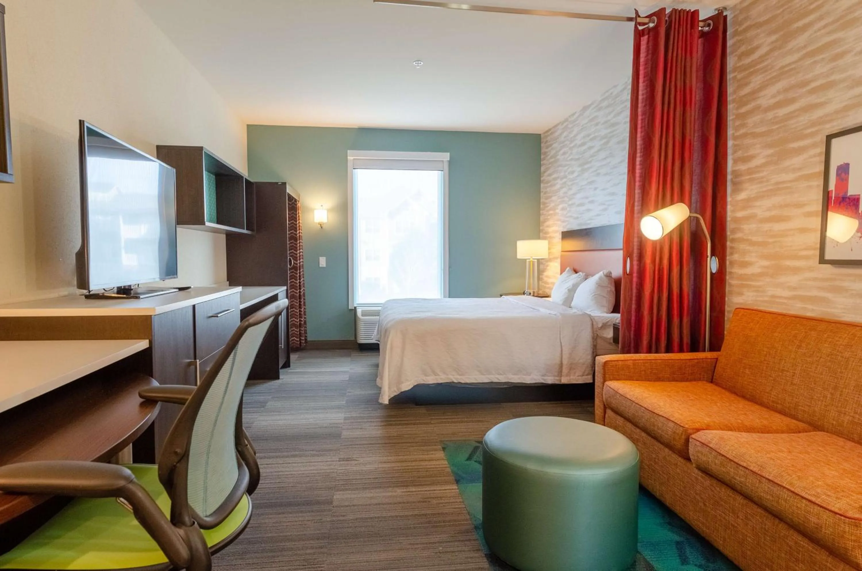 Bedroom, Bed in Home2 Suites By Hilton Atlanta Camp Creek Parkway, Ga