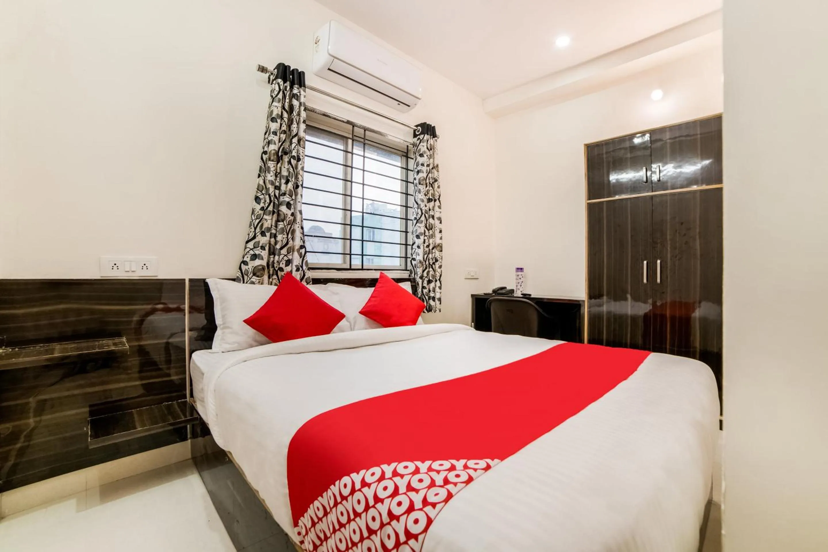 Bedroom, Bed in Super Hotel O Lucky Hotels Gachibowli
