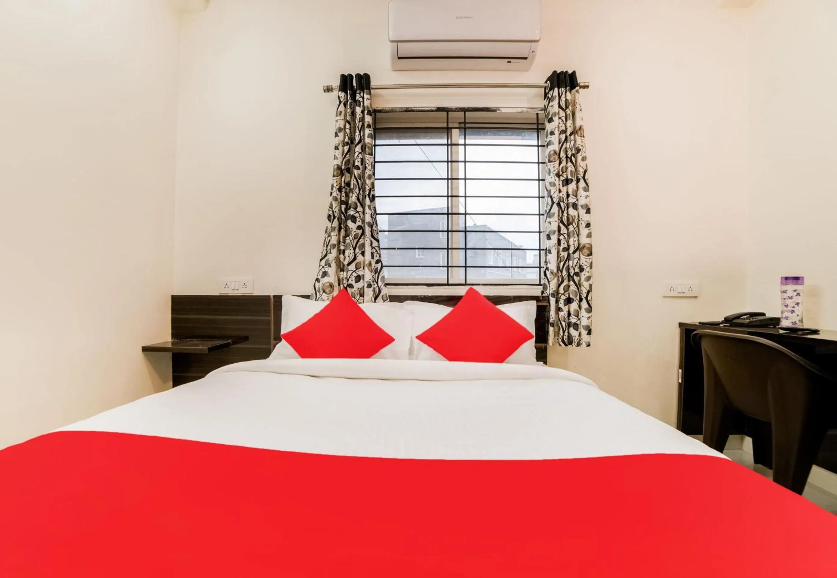 Bedroom, Bed in Super Hotel O Lucky Hotels Gachibowli