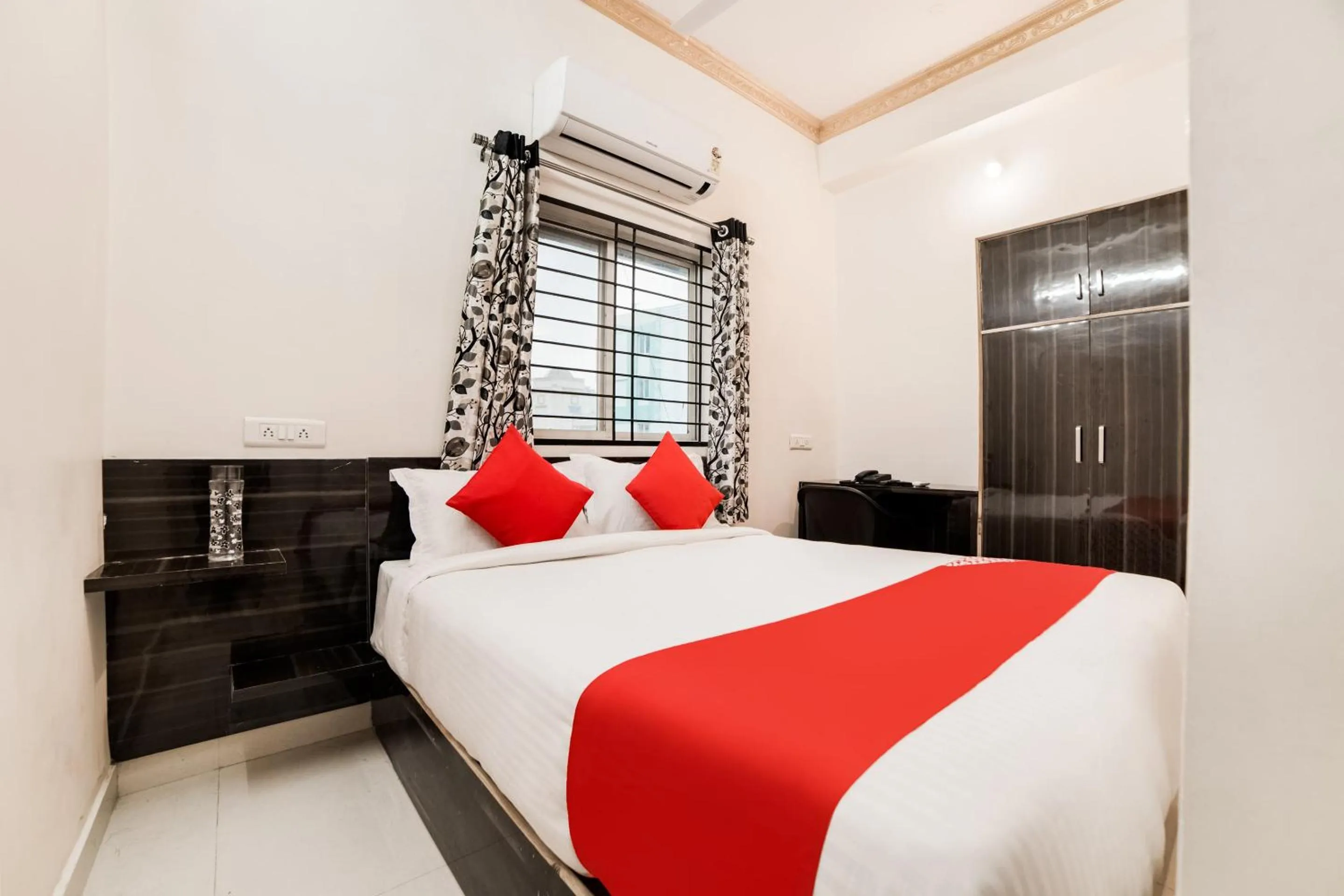 Bedroom, Bed in Super Hotel O Lucky Hotels Gachibowli