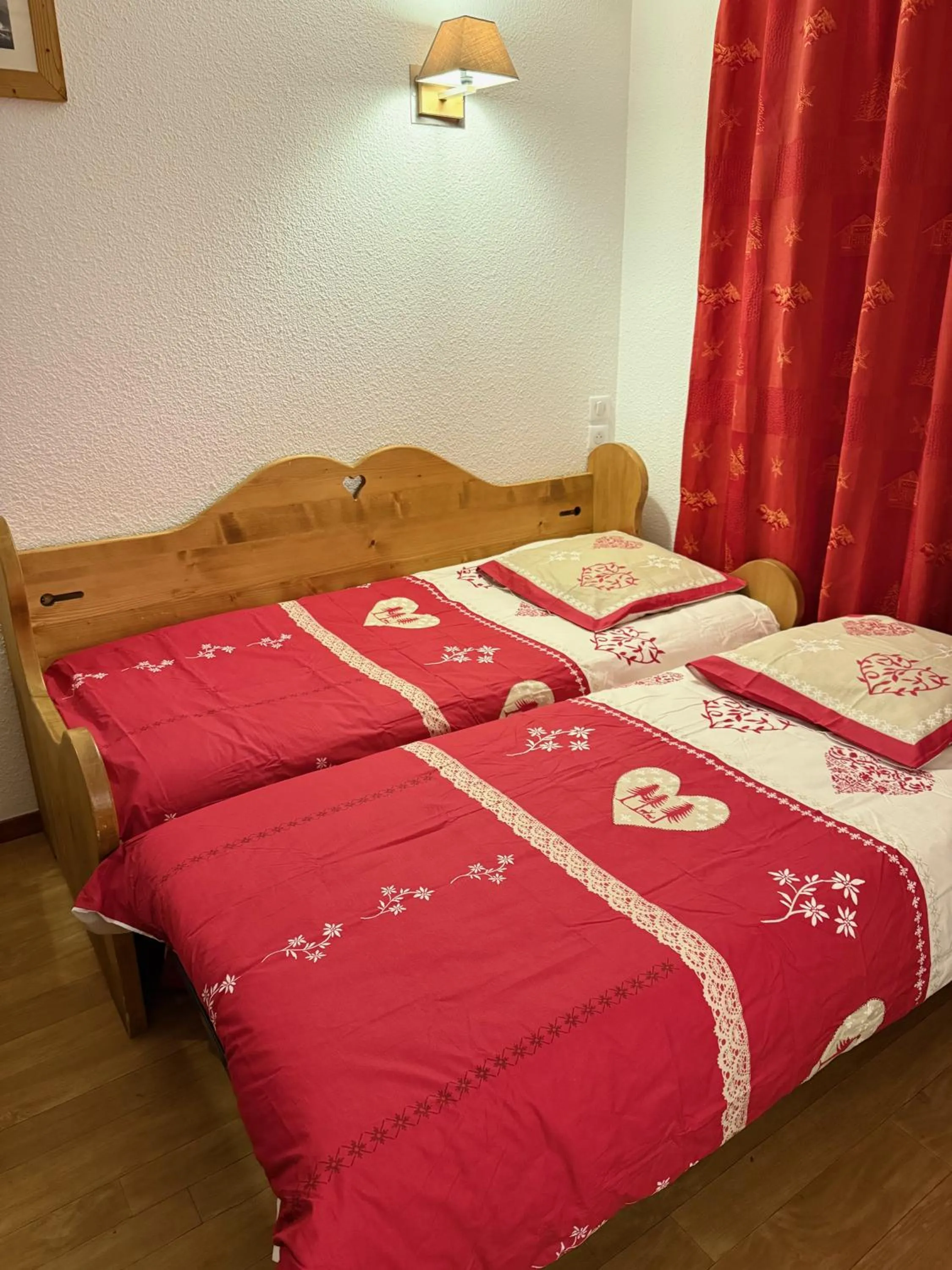 Bed in Le Rond Point des Pistes - 4 personnes - Tignes Val Claret 2100m - skis aux pieds
