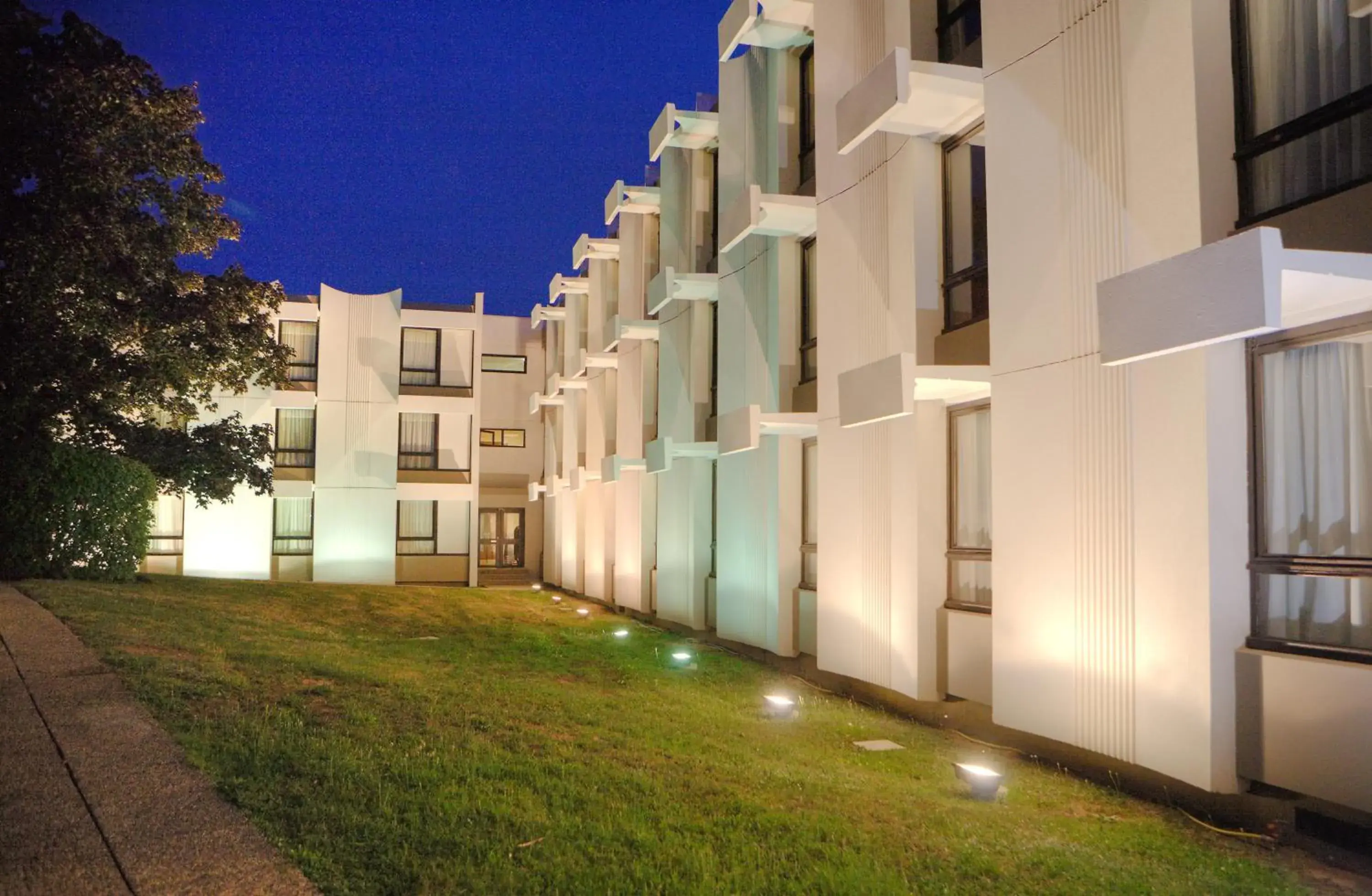 Property building in Best Western Saint-Etienne Porte du Forez Property building in Best Western Saint-Etienne Porte du Forez