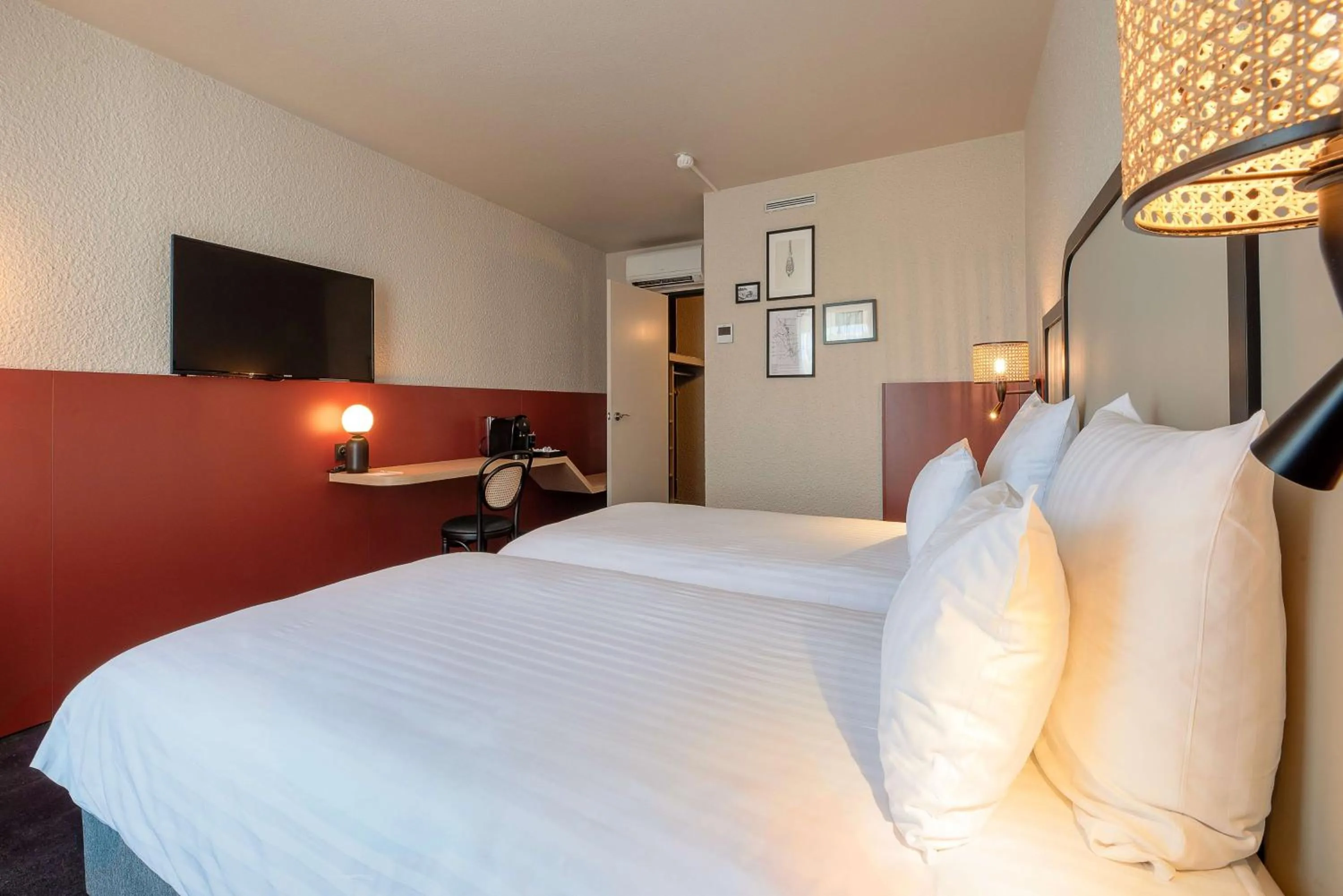 Bedroom, Bed in Best Western Porte du Forez