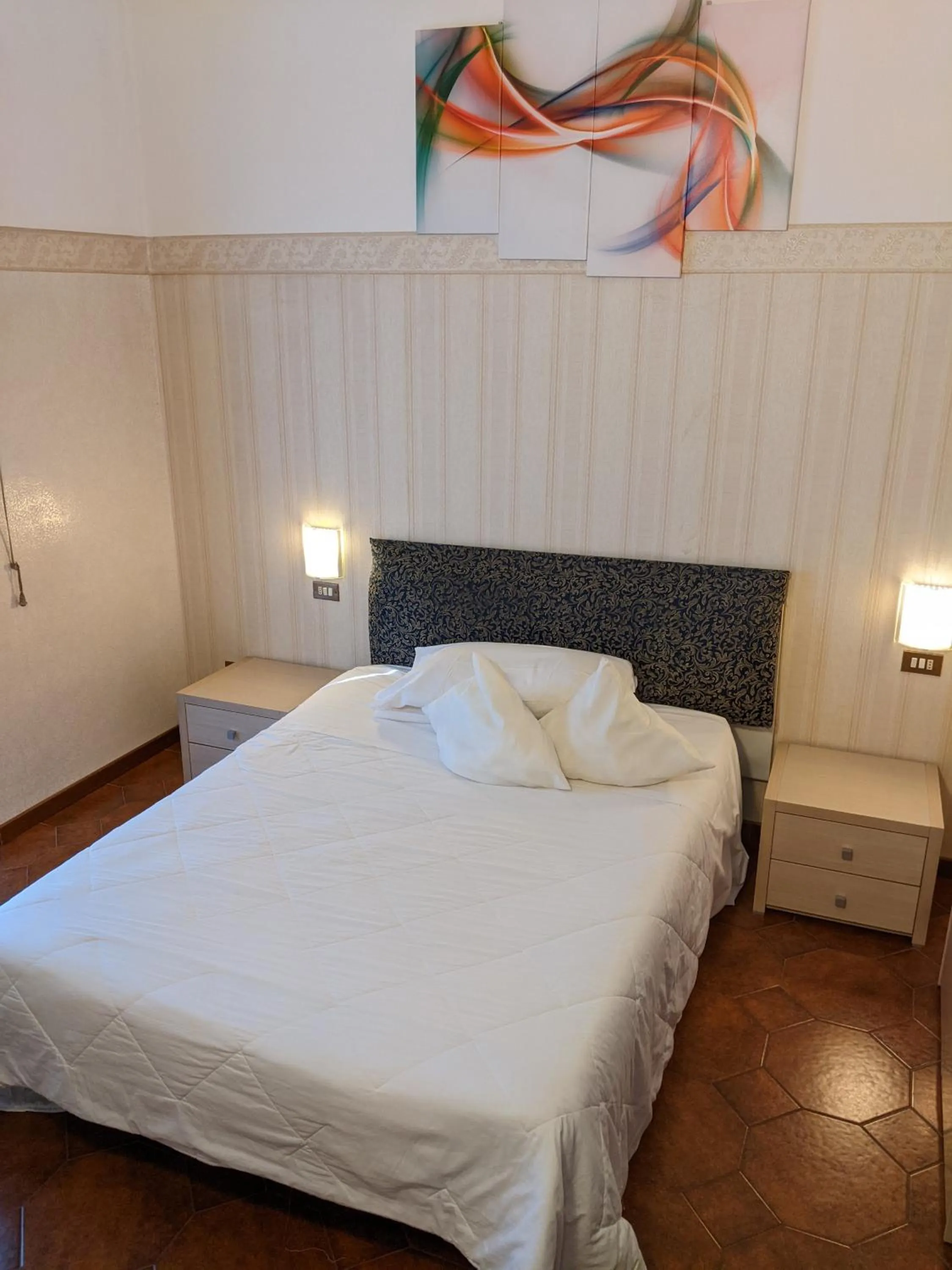 Restaurant/places to eat, Bed in Hotel Montecarlo