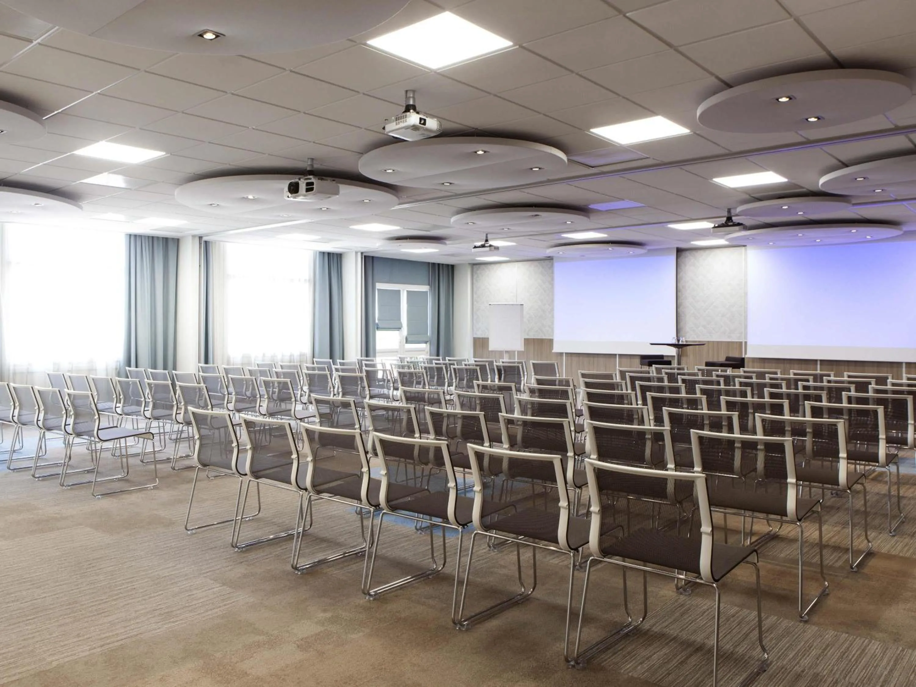 Meeting/conference room in Novotel Massy Palaiseau