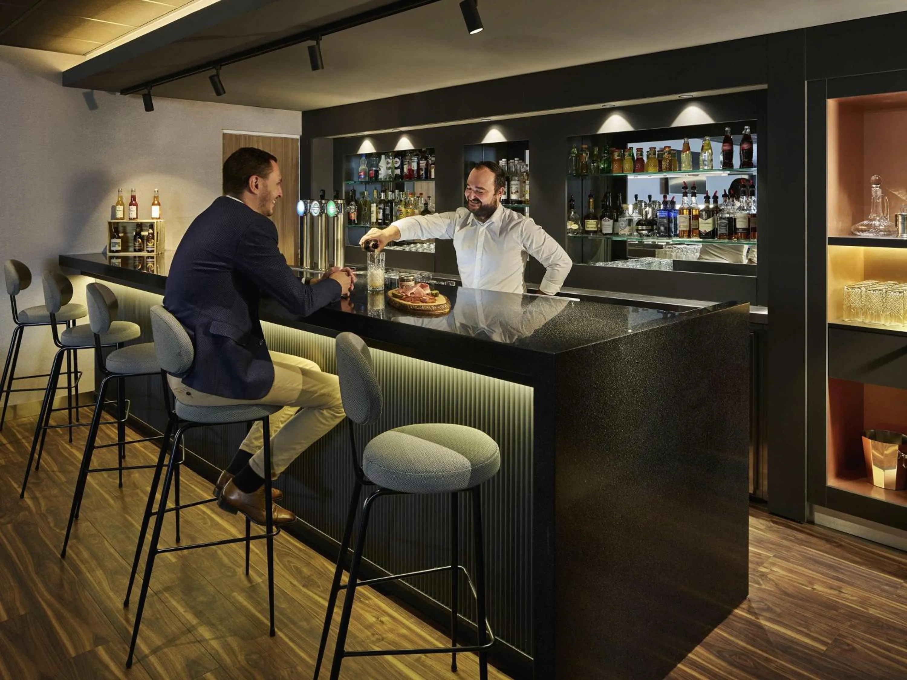 Lounge or bar in Novotel Massy Palaiseau
