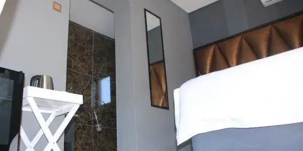 Standard Queen Room in Thavhani boutique hotel Standard Queen Room in Thavhani boutique hotel