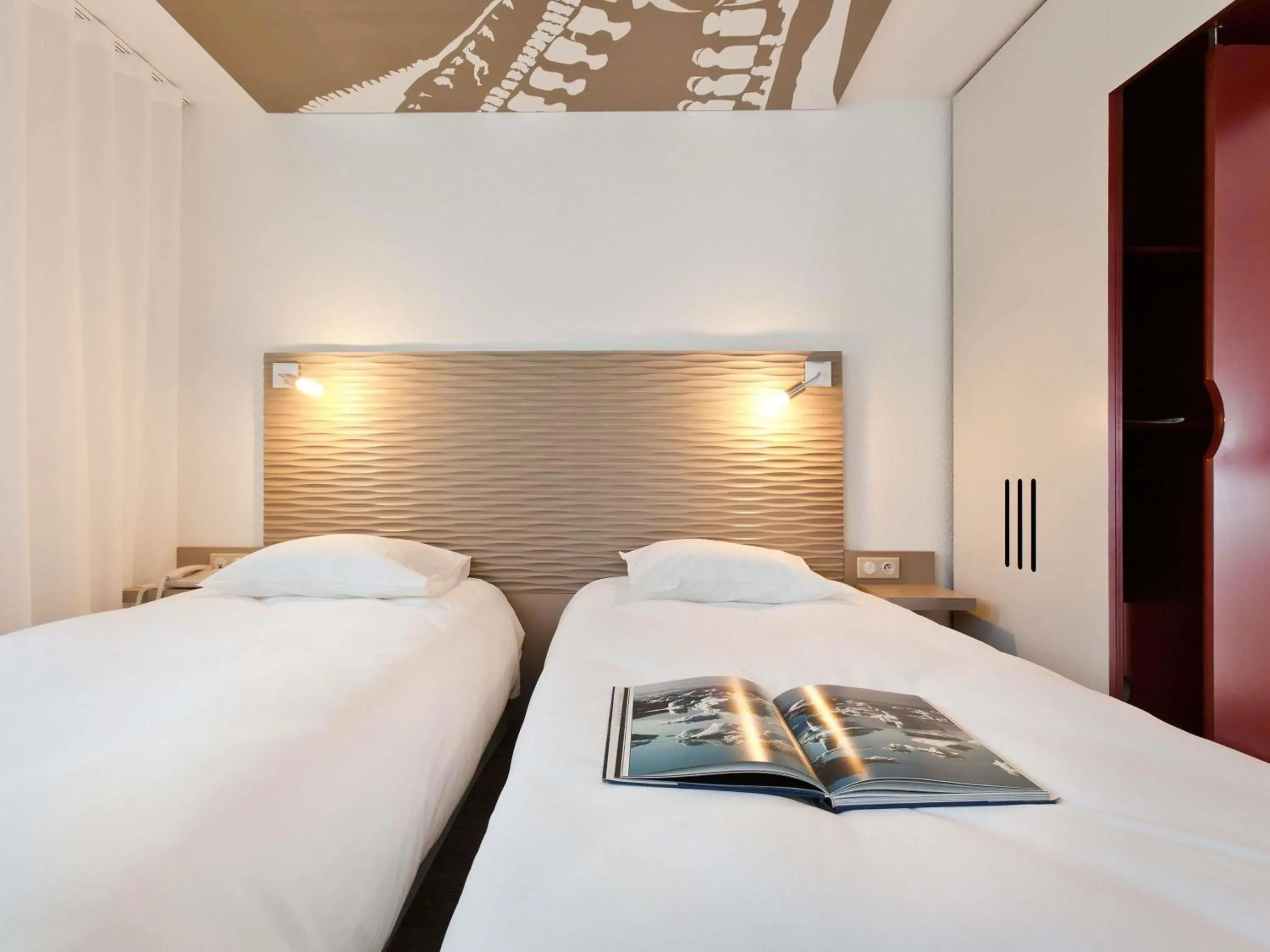 Bedroom, Bed in ibis Styles Lille Aéroport Bedroom, Bed in ibis Styles Lille Aéroport