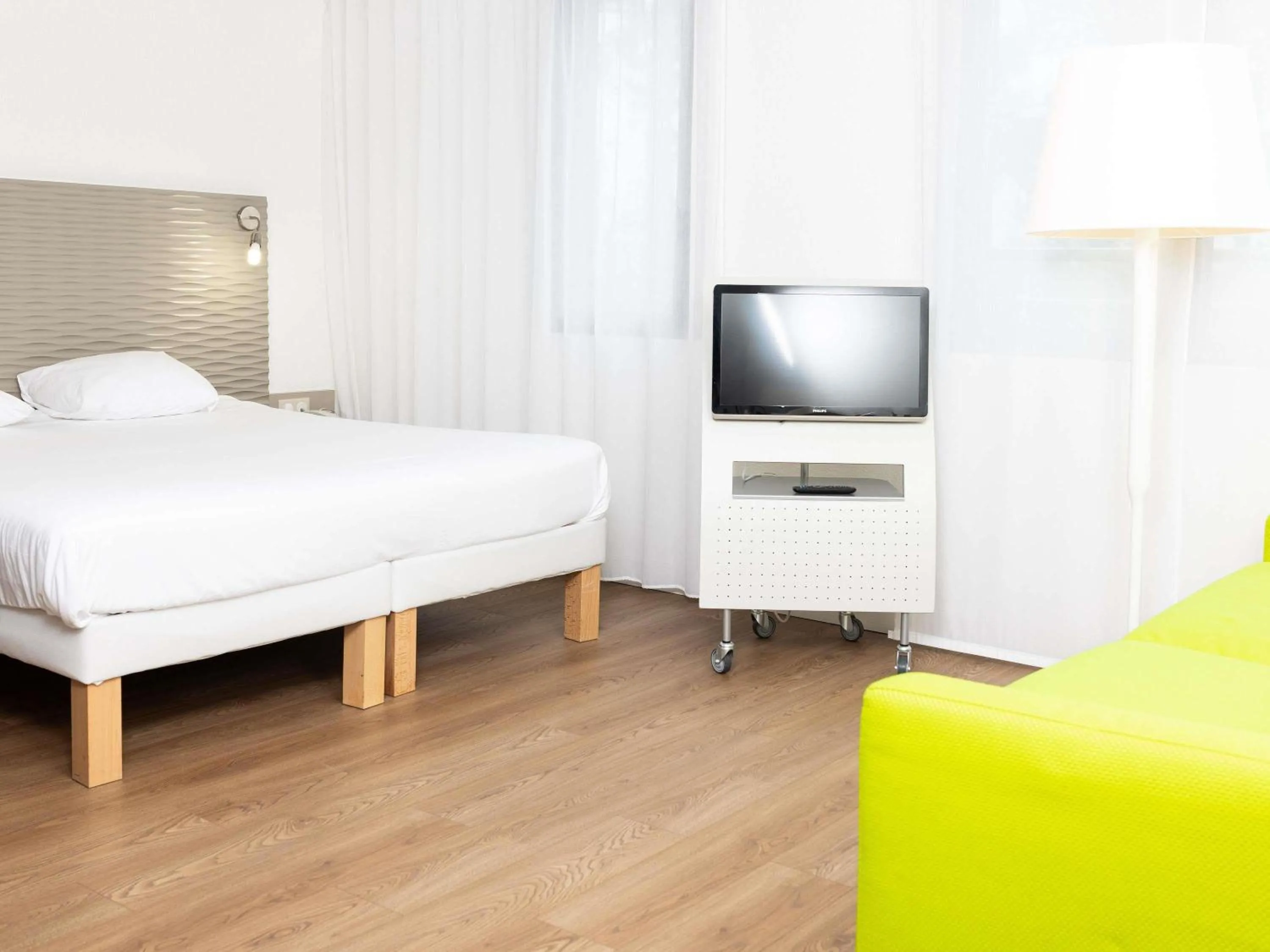 Bedroom, Bed in ibis Styles Lille Aéroport