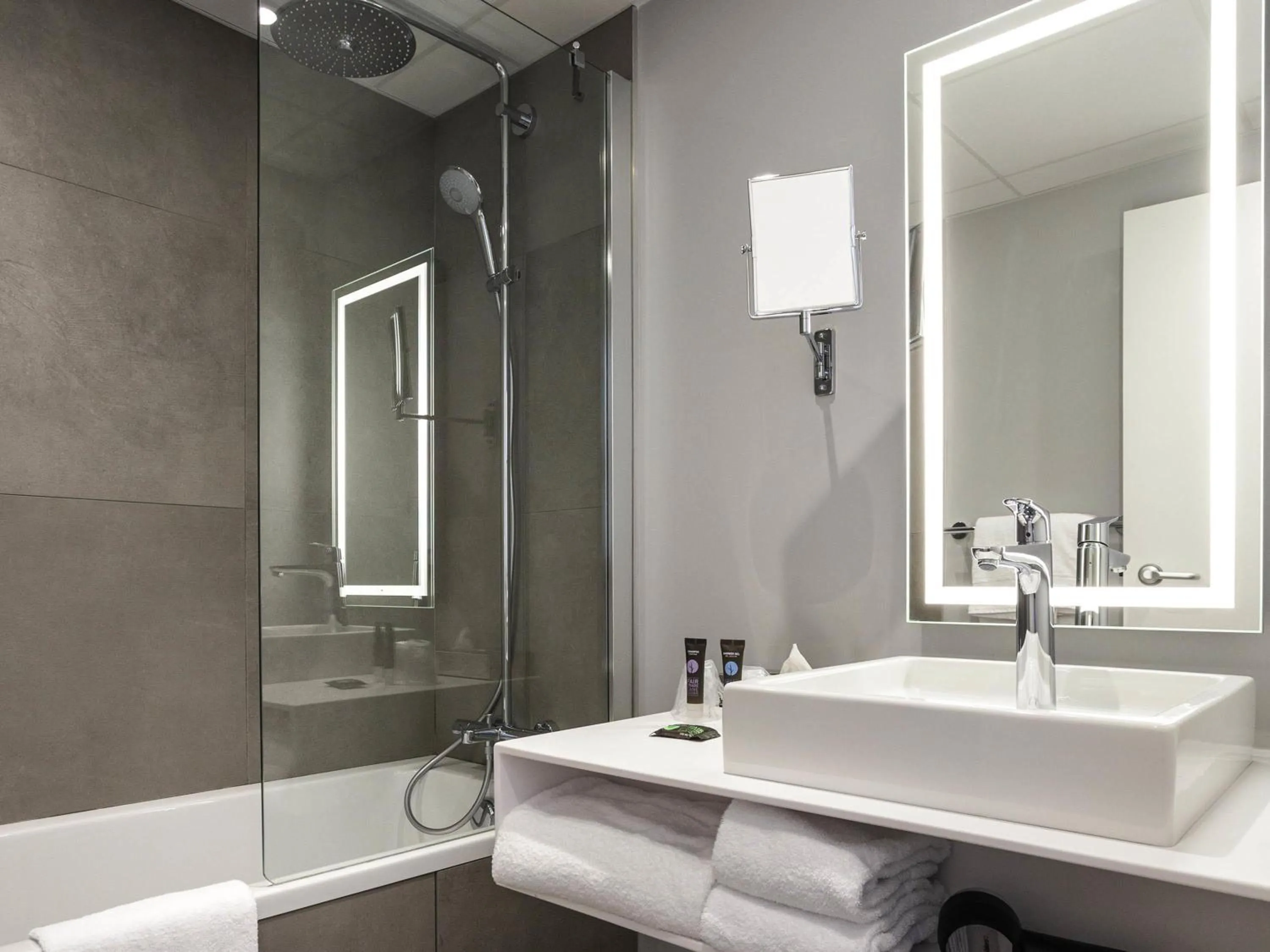 Bedroom in Novotel Annecy Centre