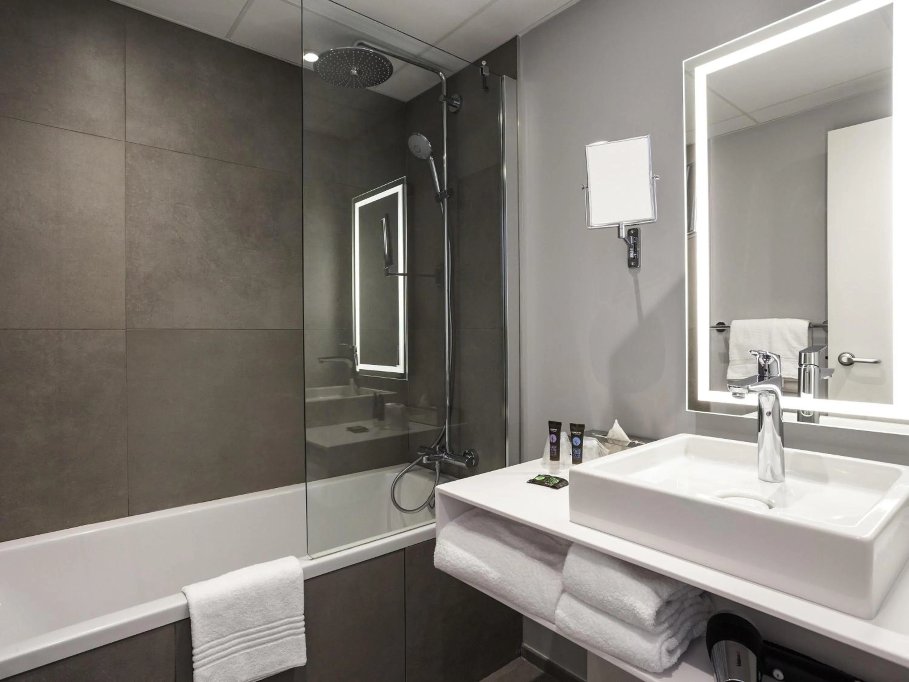 Bedroom in Novotel Annecy Centre