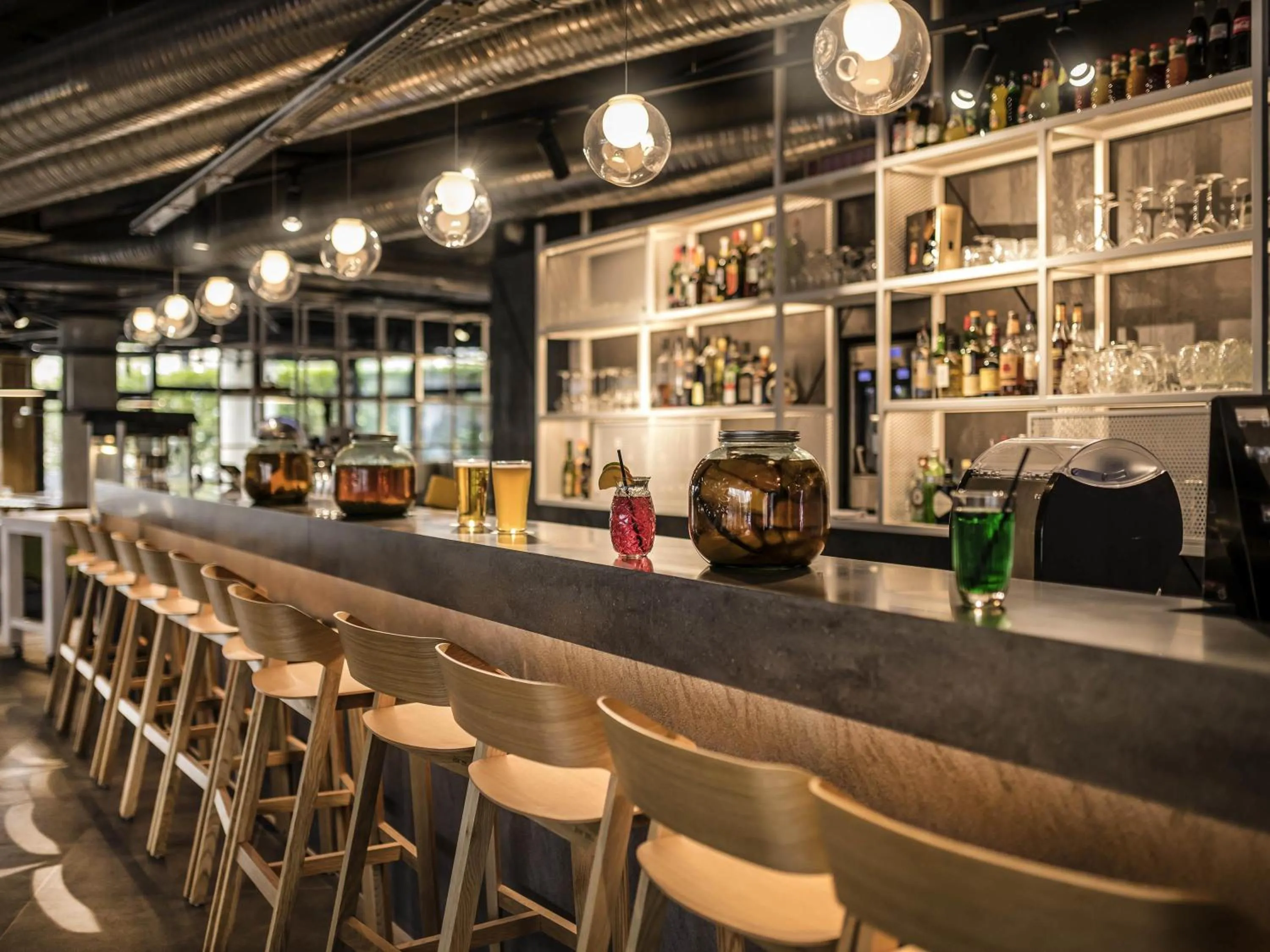 Lounge or bar in Novotel Annecy Centre