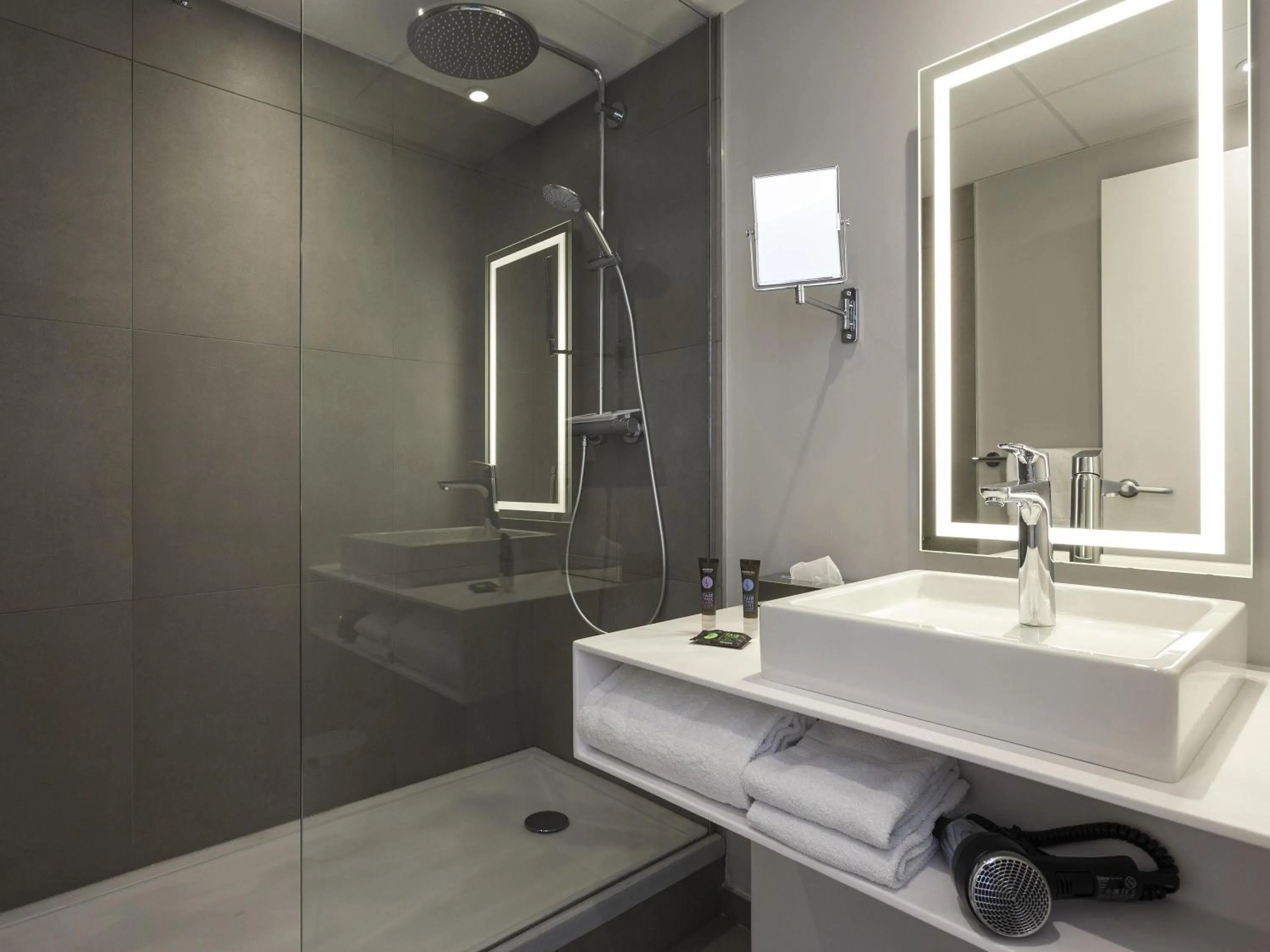 Bedroom in Novotel Annecy Centre