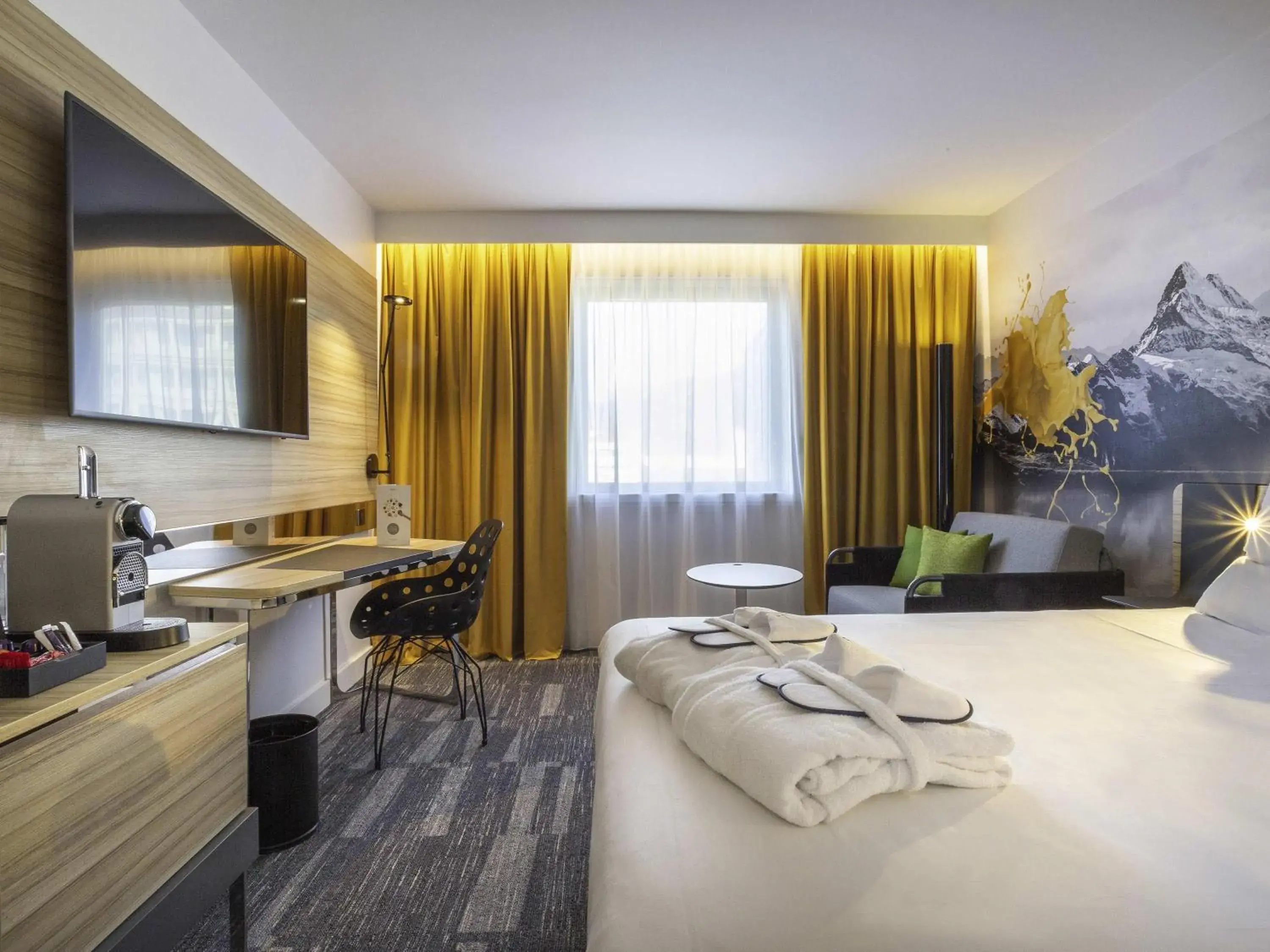 Executive Double Room in Novotel Annecy Centre Executive Double Room in Novotel Annecy Centre