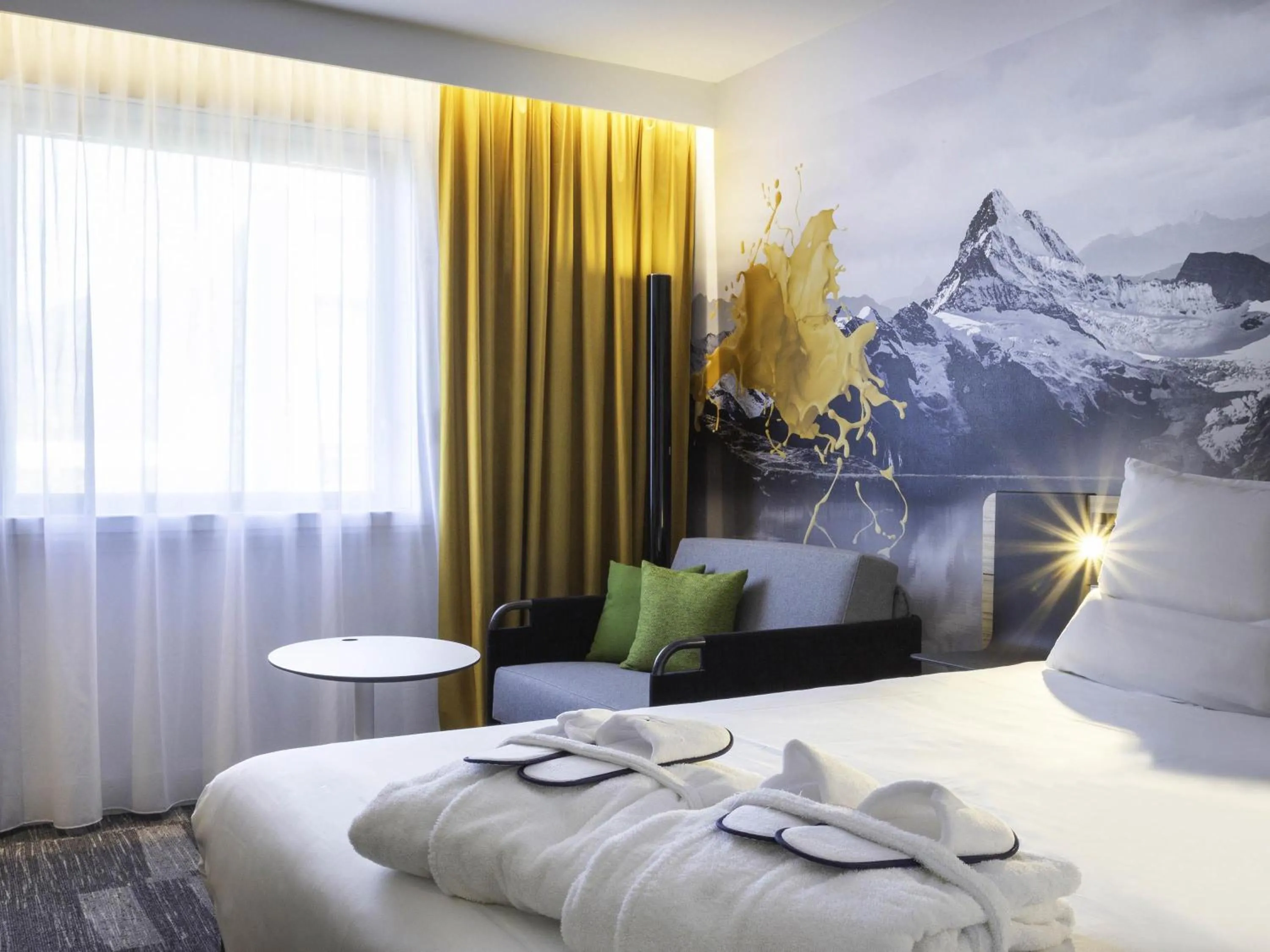 Bedroom, Bed in Novotel Annecy Centre