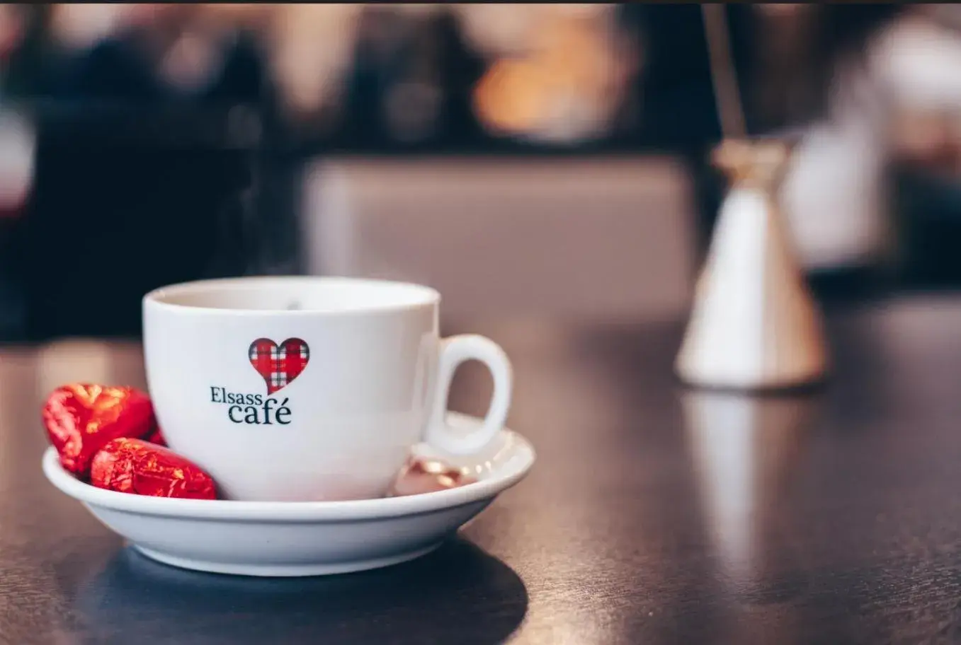 Lounge or bar in Holiday Inn Express Strasbourg - Sud by IHG Lounge or bar in Holiday Inn Express Strasbourg - Sud by IHG