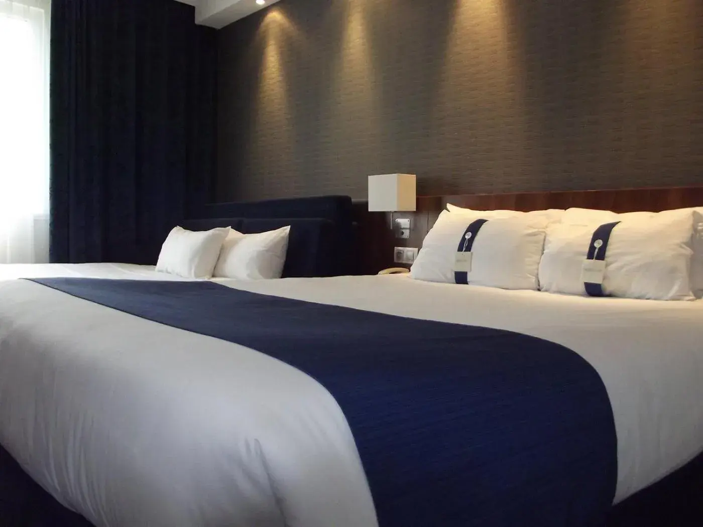 Bed in Holiday Inn Express Strasbourg - Sud by IHG Bed in Holiday Inn Express Strasbourg - Sud by IHG