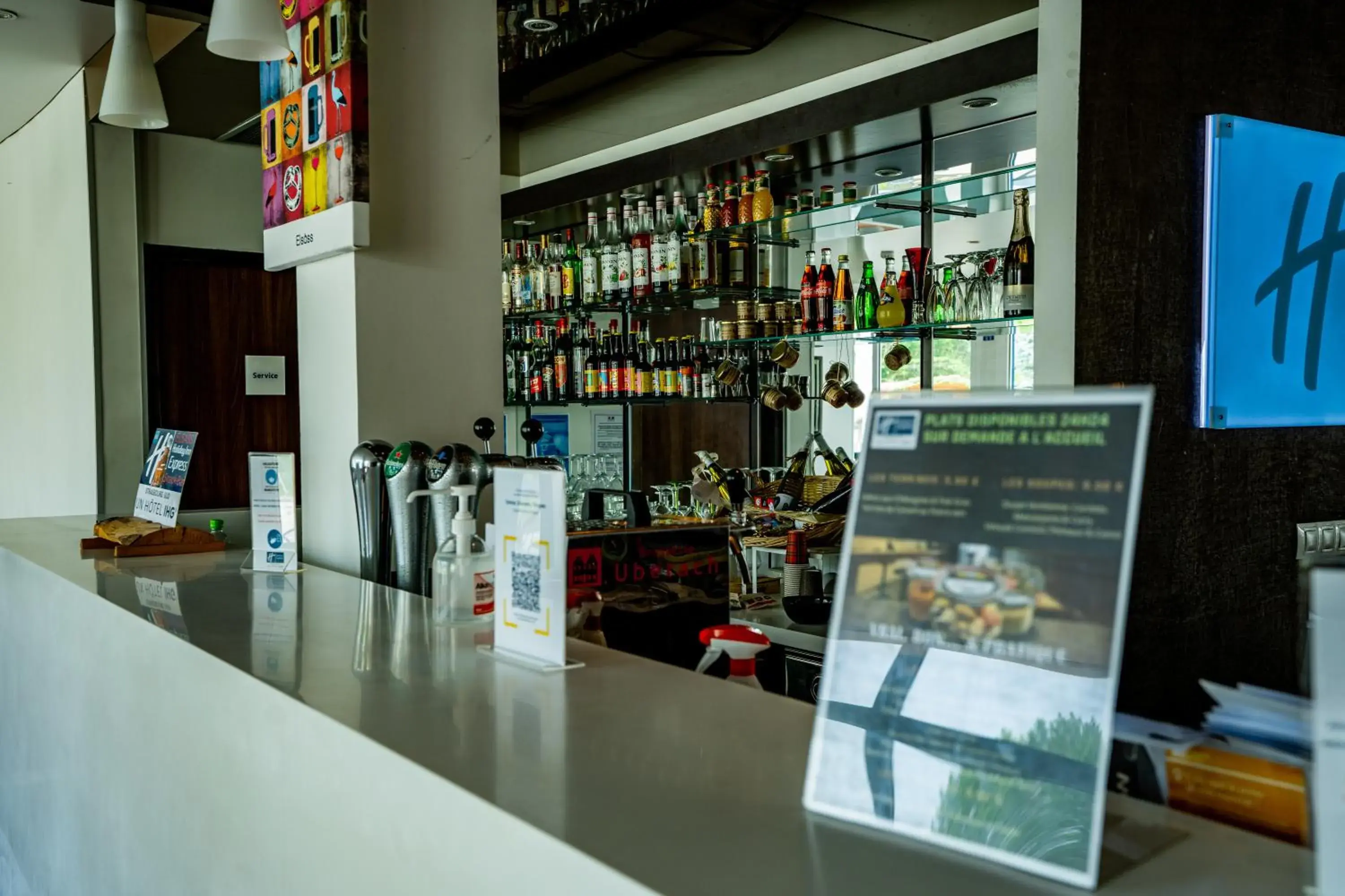 Lounge or bar in Holiday Inn Express Strasbourg - Sud by IHG Lounge or bar in Holiday Inn Express Strasbourg - Sud by IHG