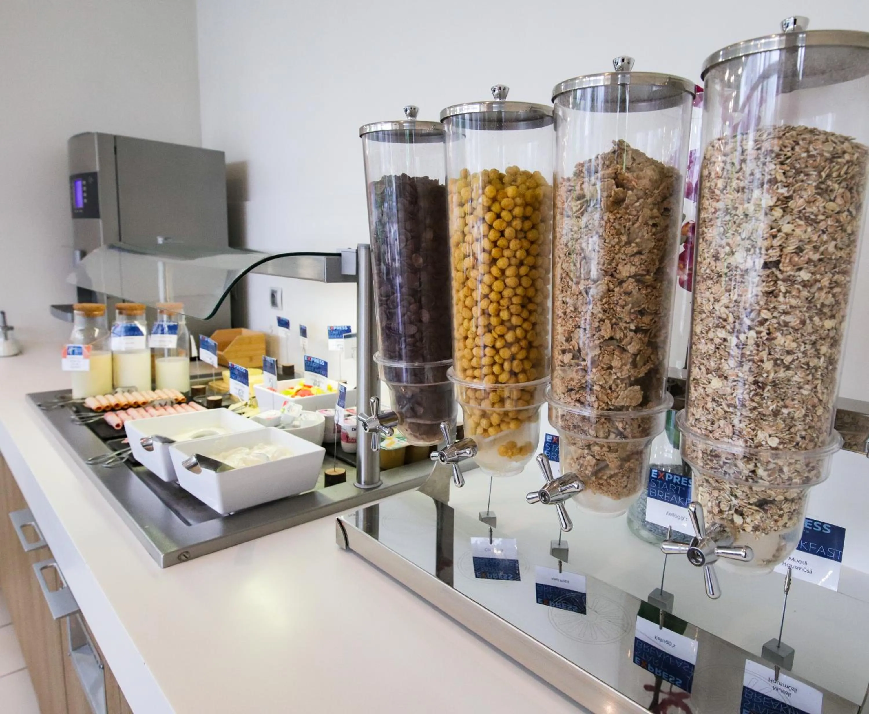 Breakfast in Holiday Inn Express Strasbourg - Sud by IHG