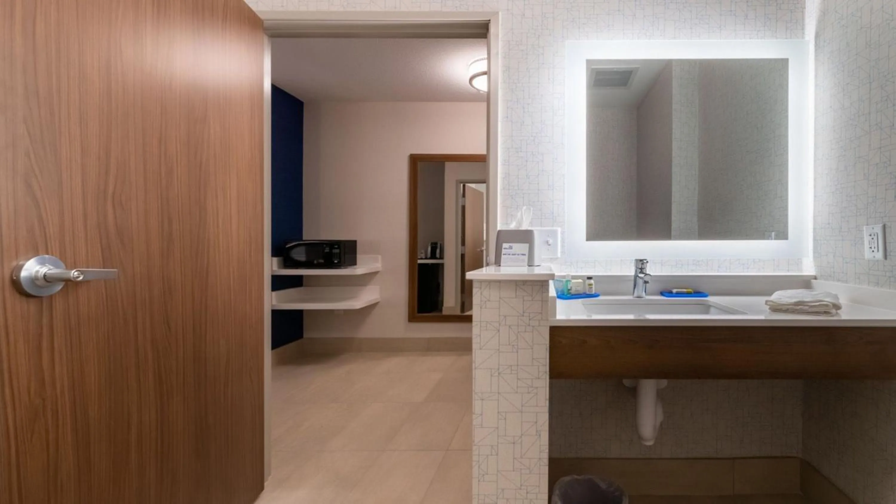 Bathroom in Holiday Inn Express & Suites - Marion by IHG