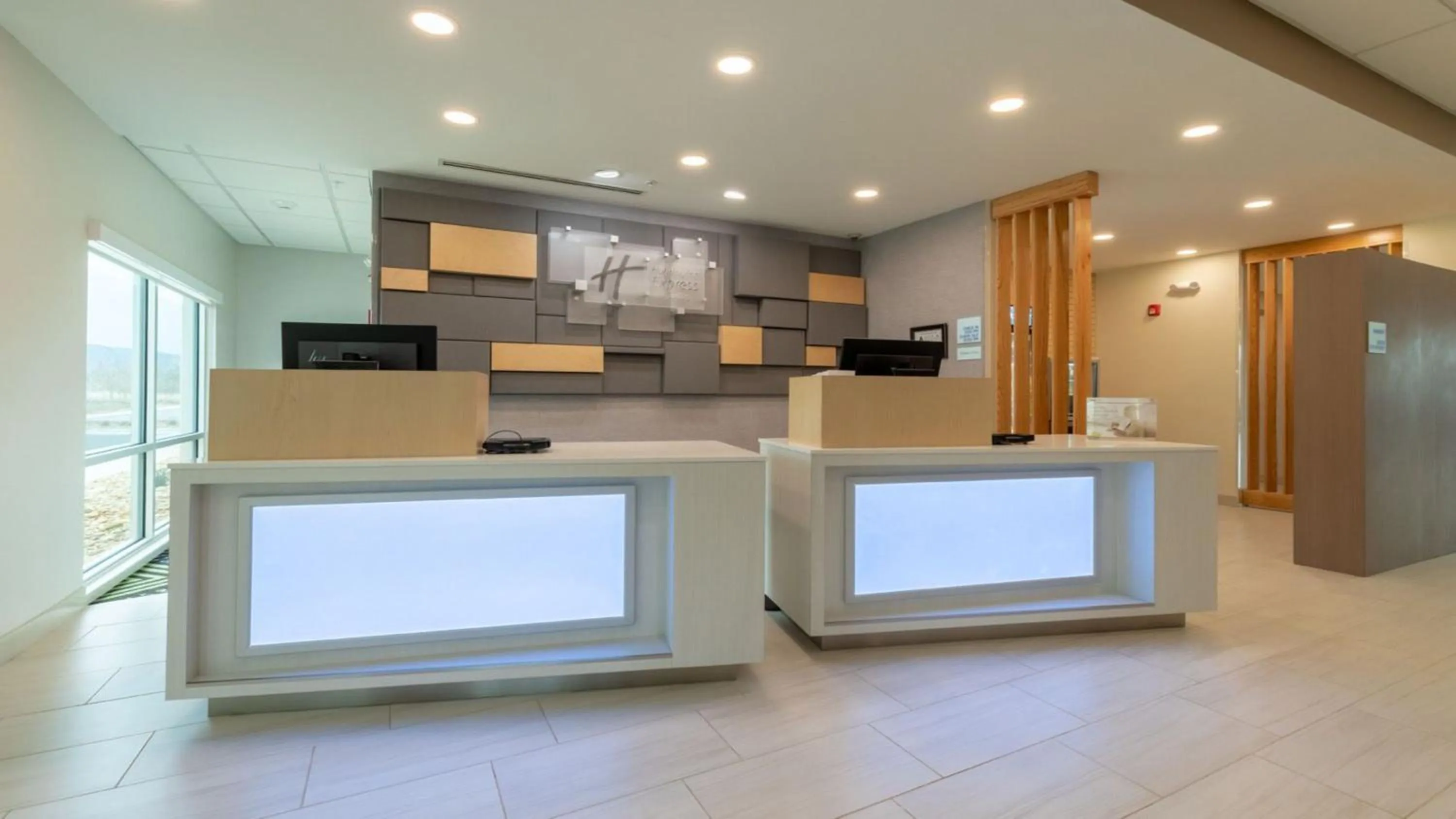 Property building in Holiday Inn Express & Suites - Marion by IHG