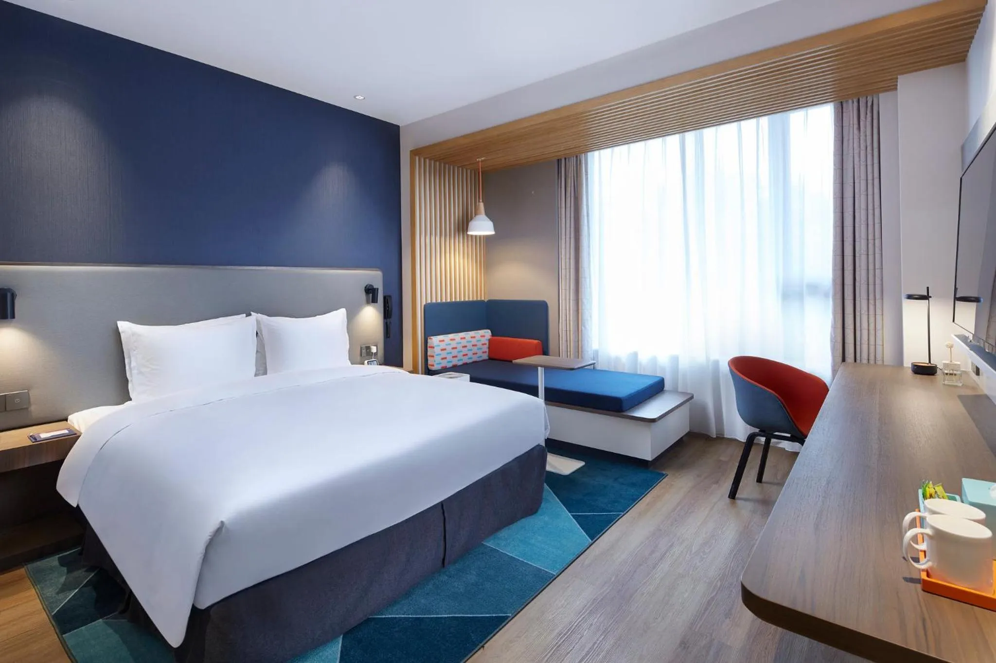 Photo of the whole room, Bed in Holiday Inn Express Shanghai Kangqiao by IHG