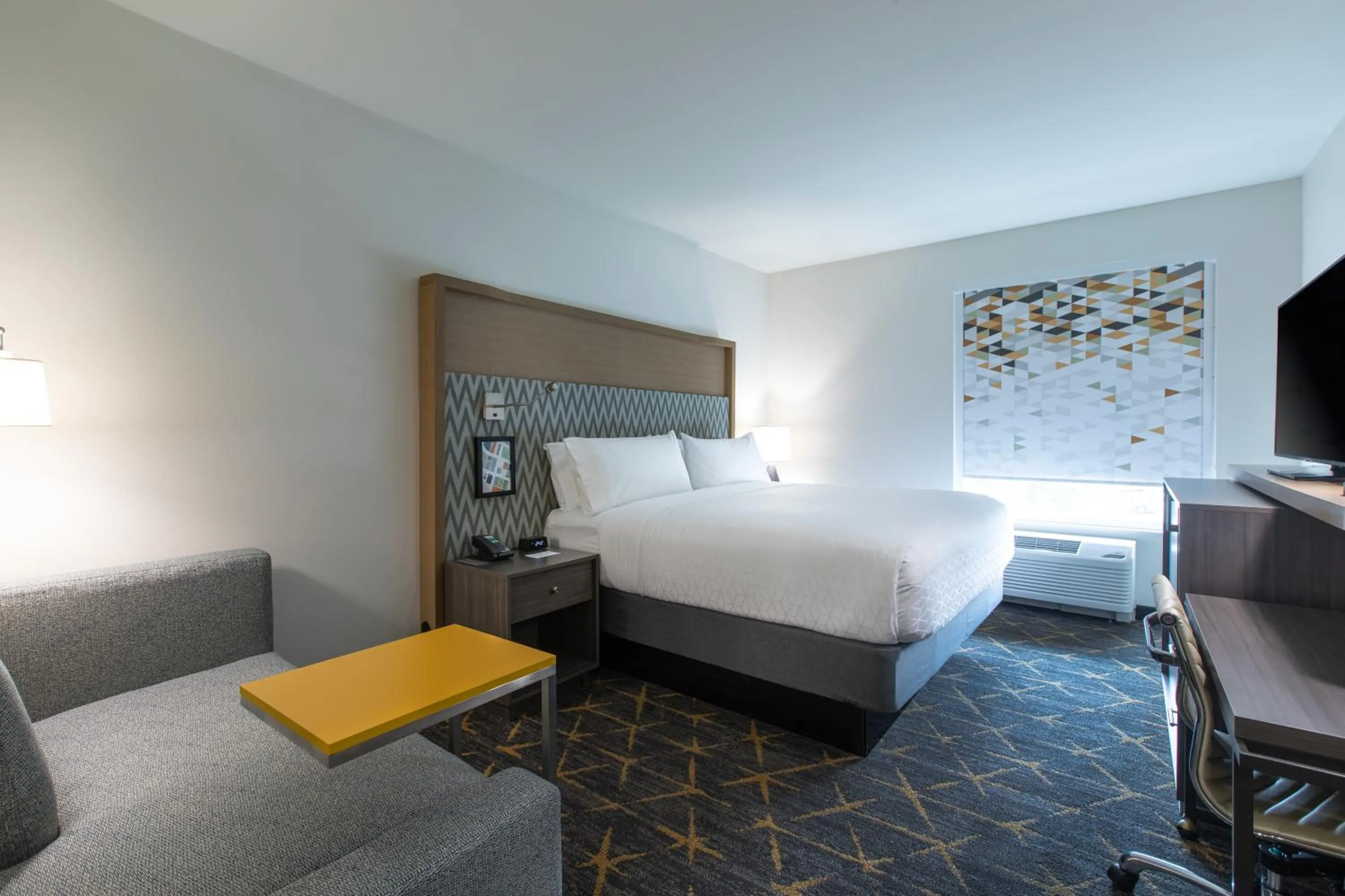 Swimming pool, Bed in Holiday Inn Greenville - Woodruff Road by IHG