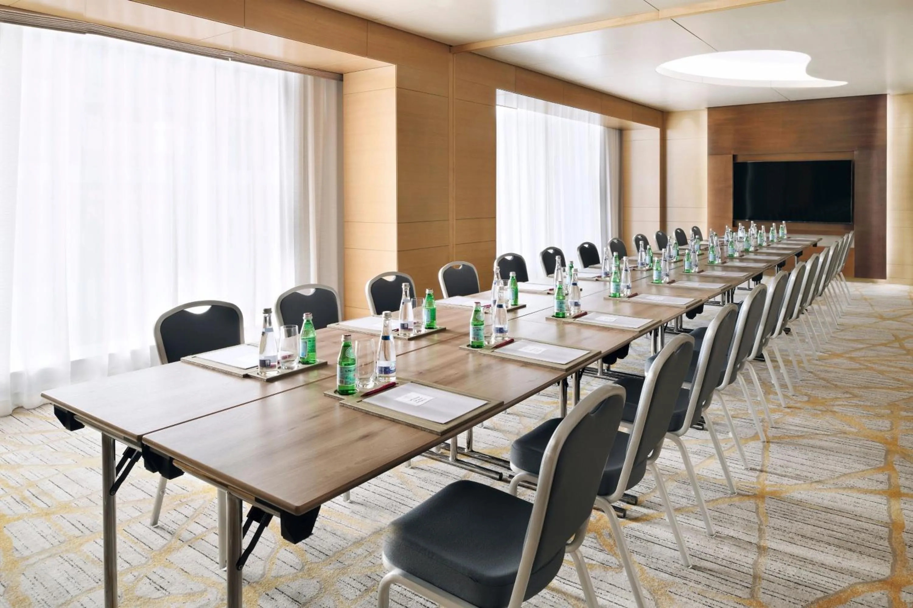 Meeting/conference room in Crowne Plaza Dubai Marina by IHG
