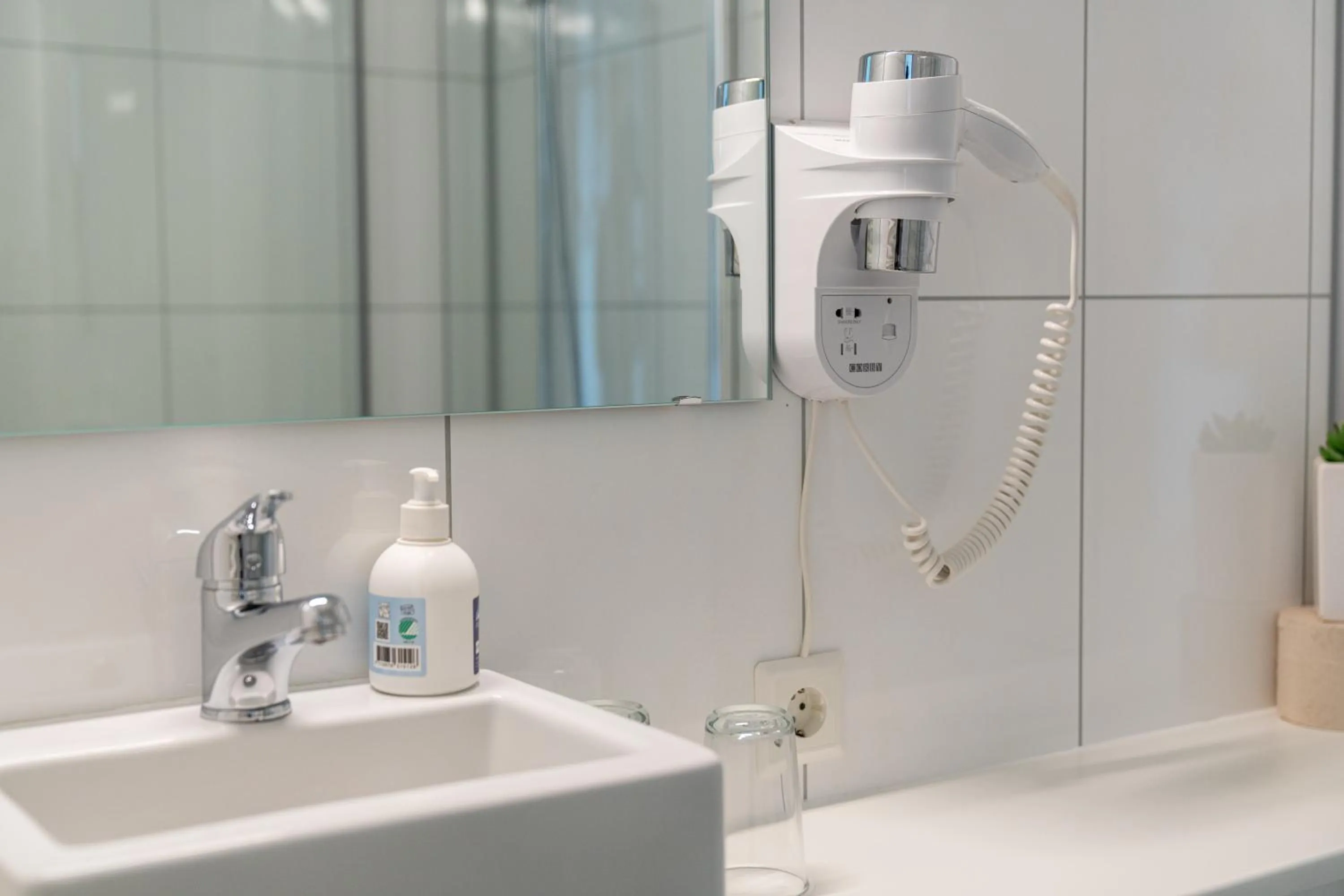 Bathroom in Vogahraun 4