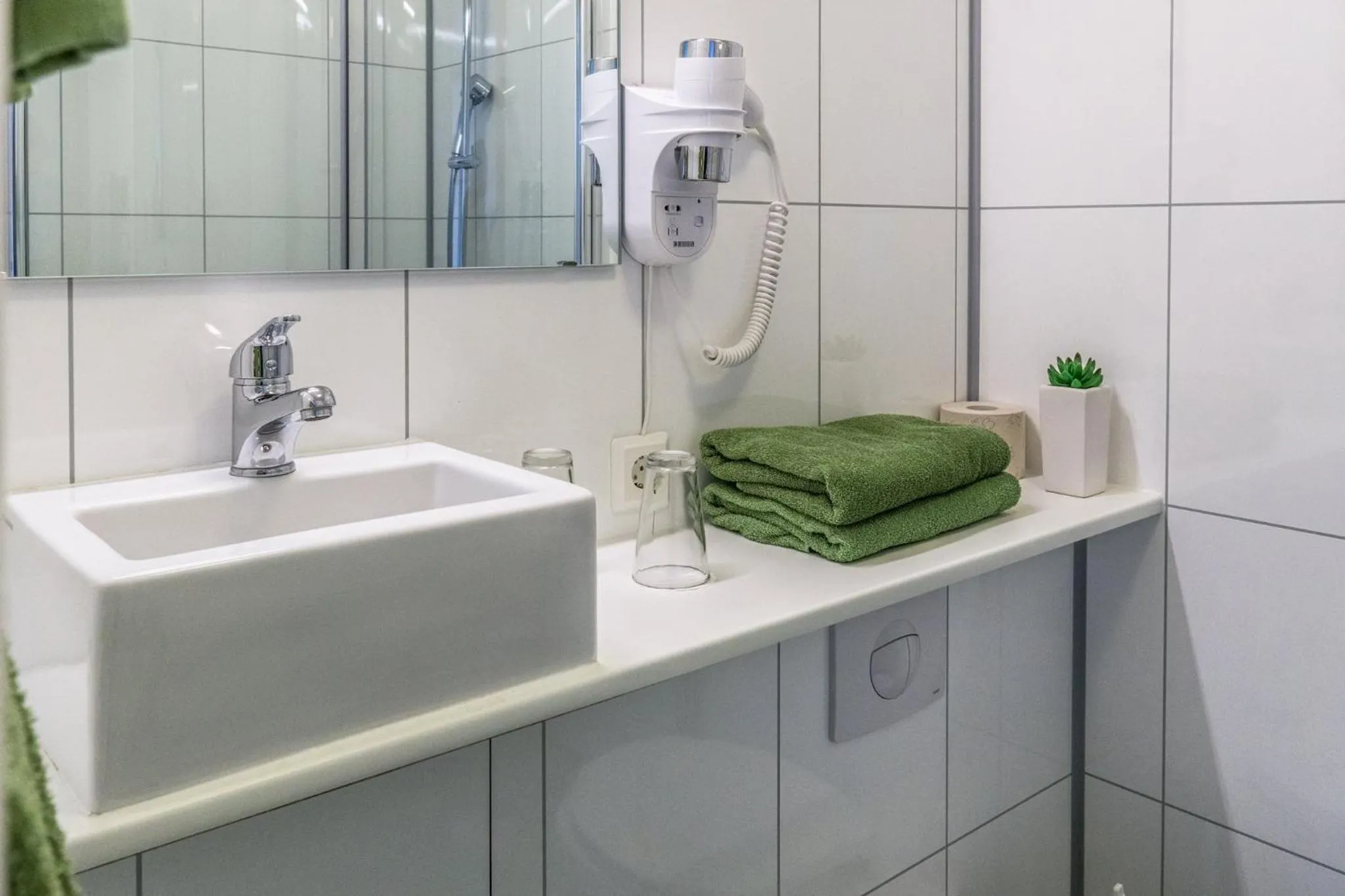 Bathroom in Vogahraun 4