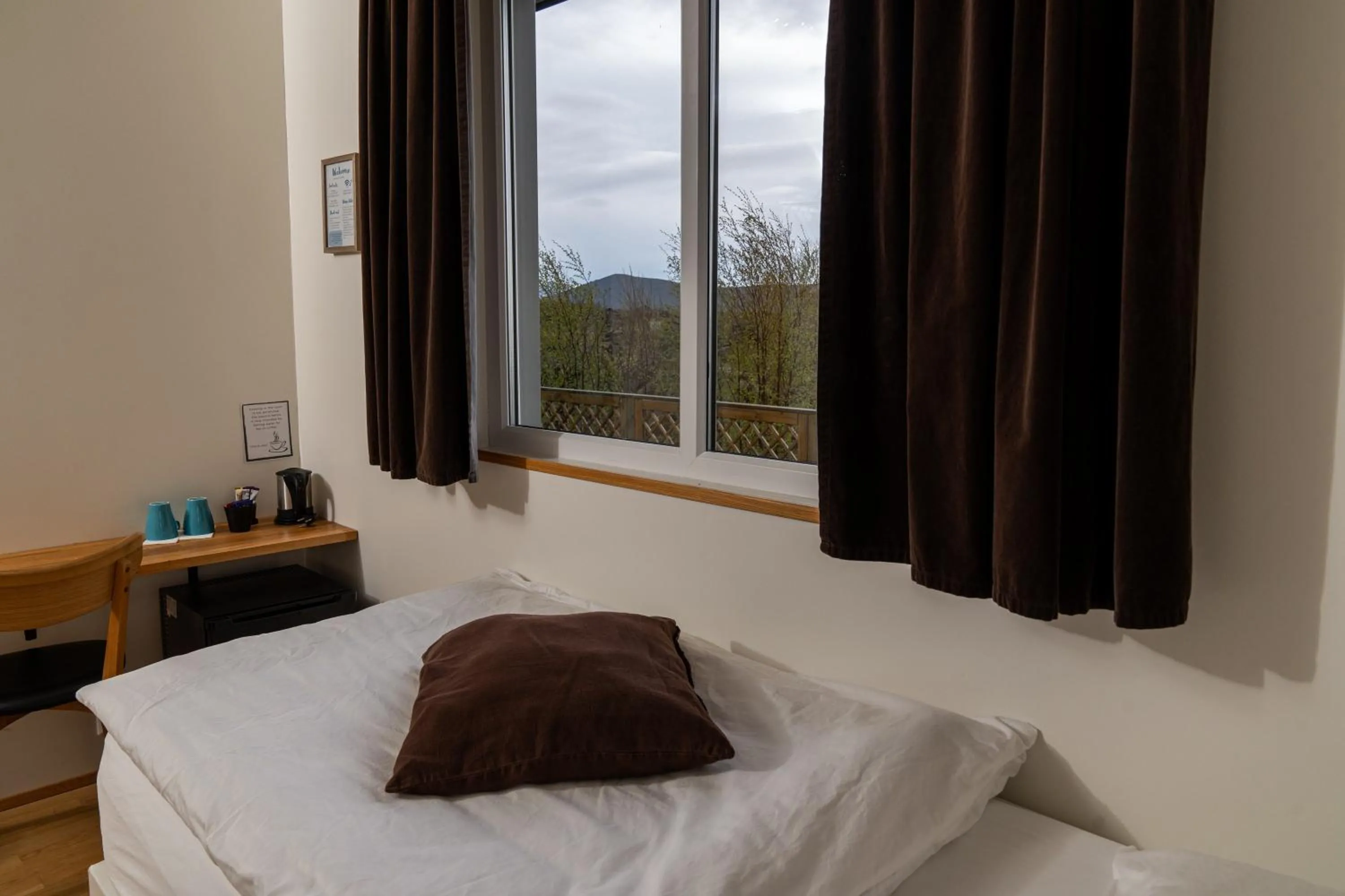 Photo of the whole room, Bed in Vogahraun 4