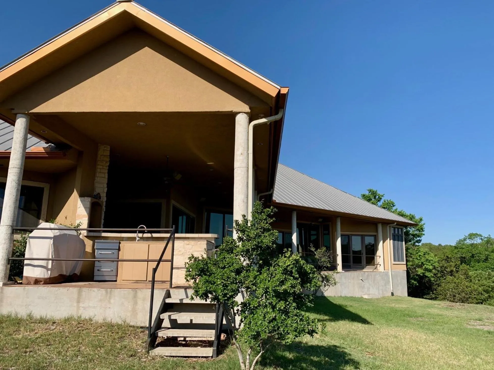 Scenic Hill Country Retreat - Rhino Ranch