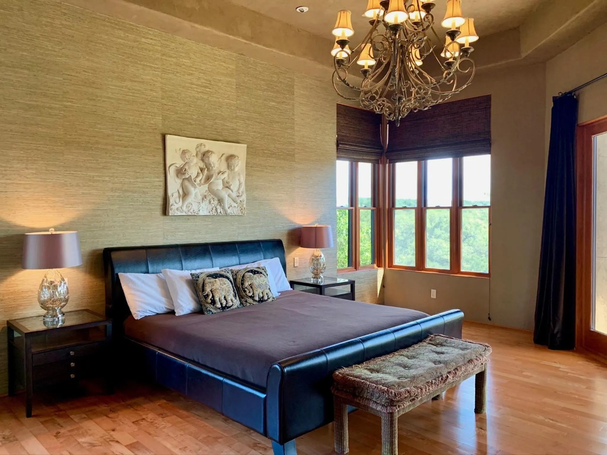 Bed in Scenic Hill Country Retreat - Rhino Ranch