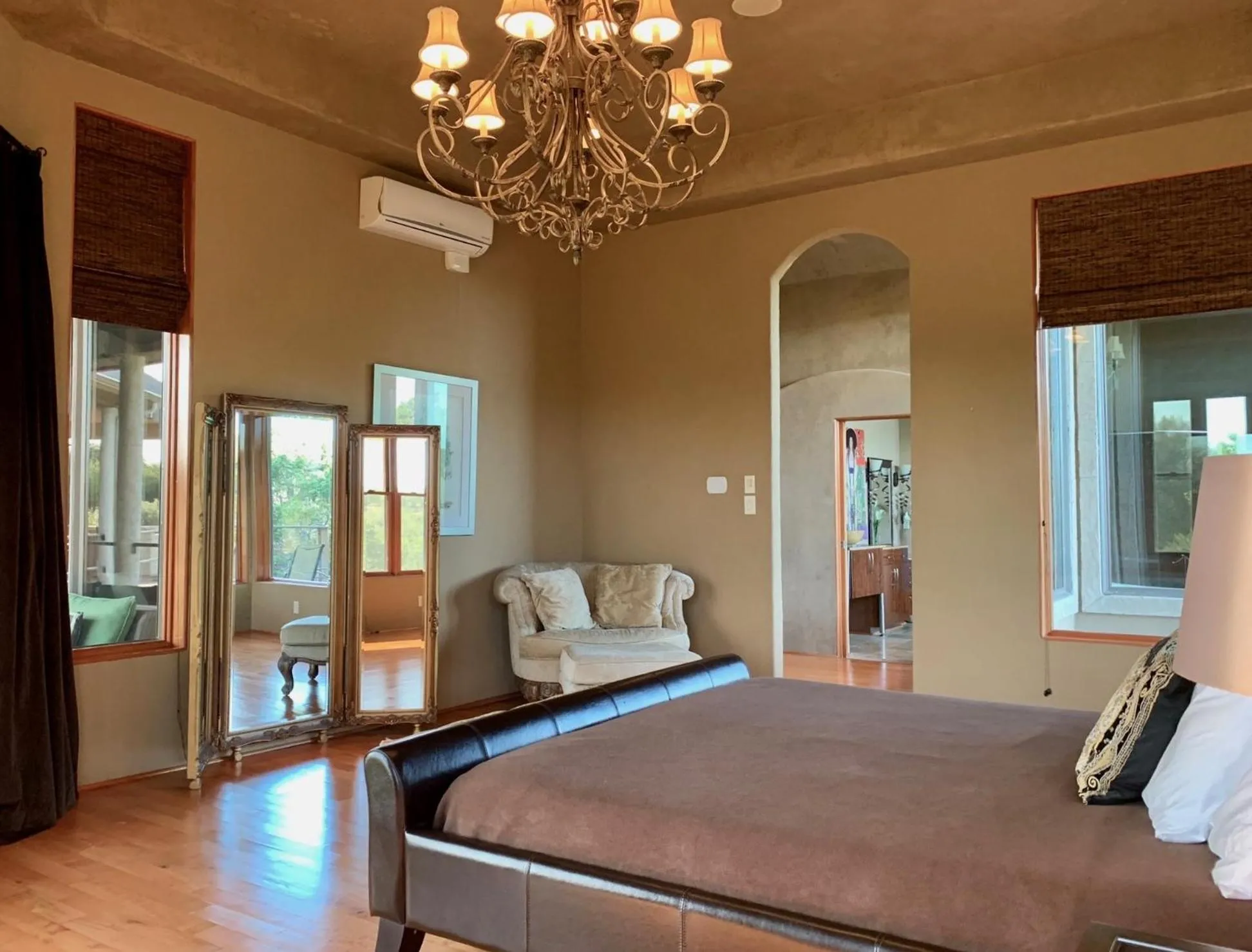 Bed in Scenic Hill Country Retreat - Rhino Ranch