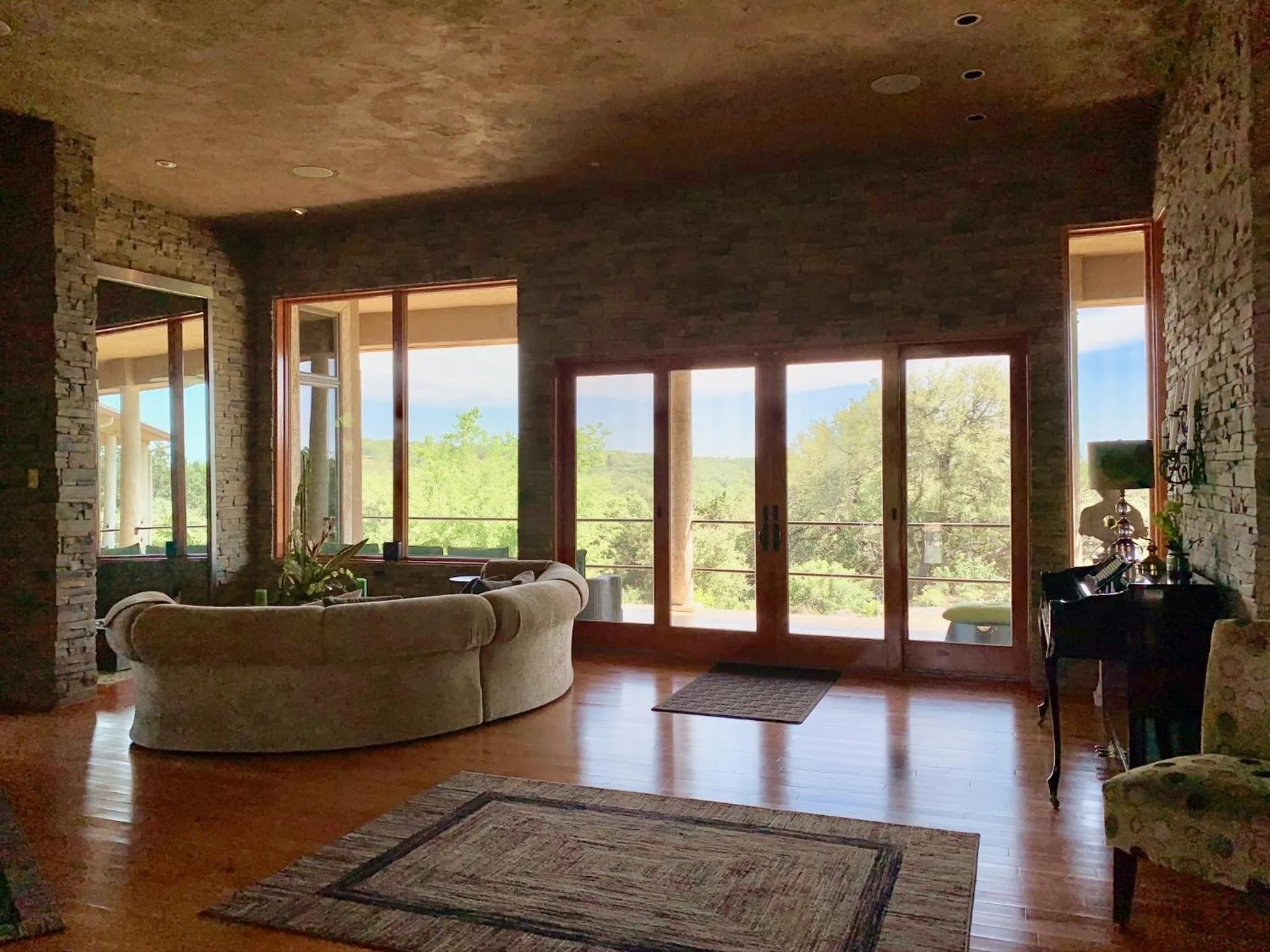 Scenic Hill Country Retreat - Rhino Ranch