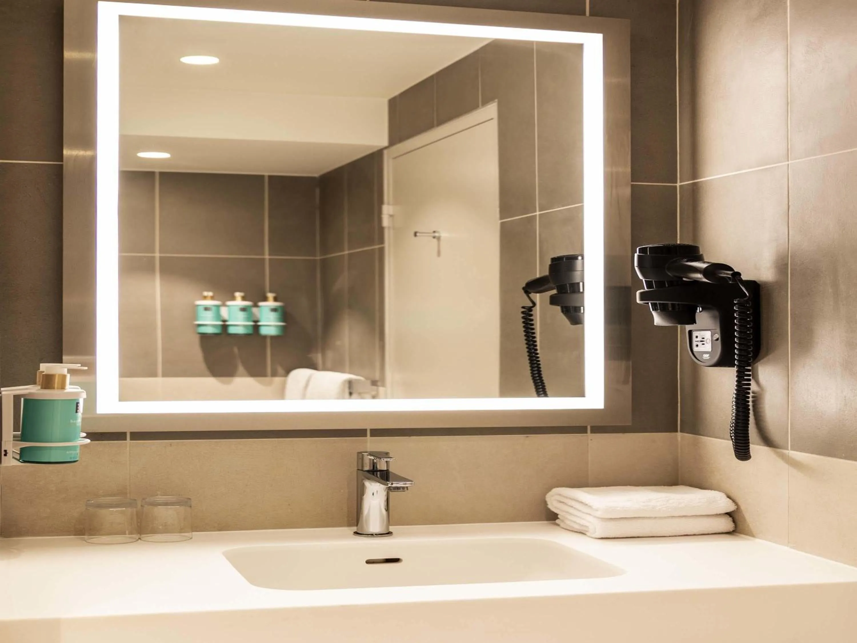 Bedroom in Novotel Paris Orly Rungis Aéroport